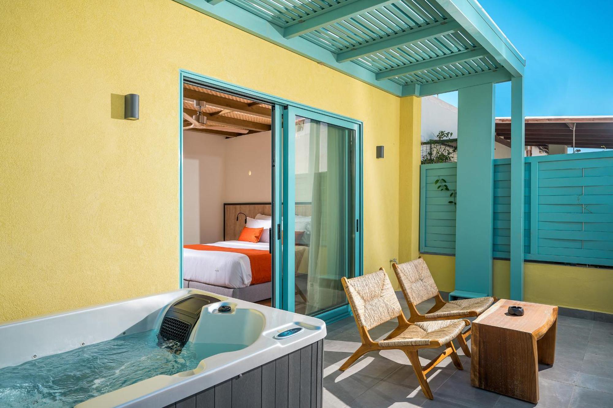 Lux Suite with Outdoor Jacuzzi