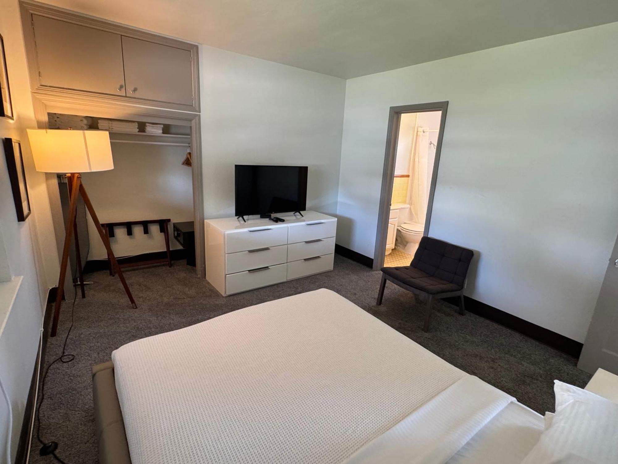 1 Bedroom Deluxe Traditional Building