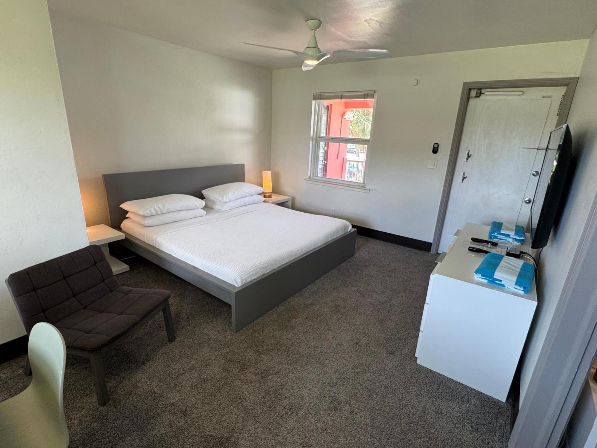 1 Bedroom Deluxe Traditional Building