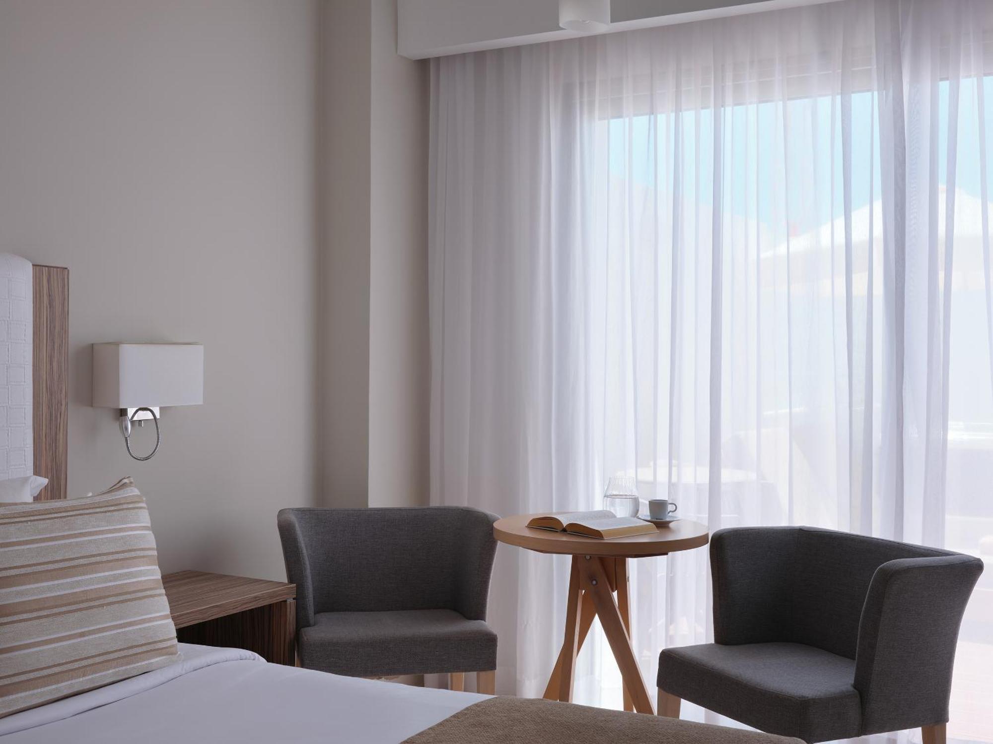 Superior Room Inland View Outdoor Whirlpool