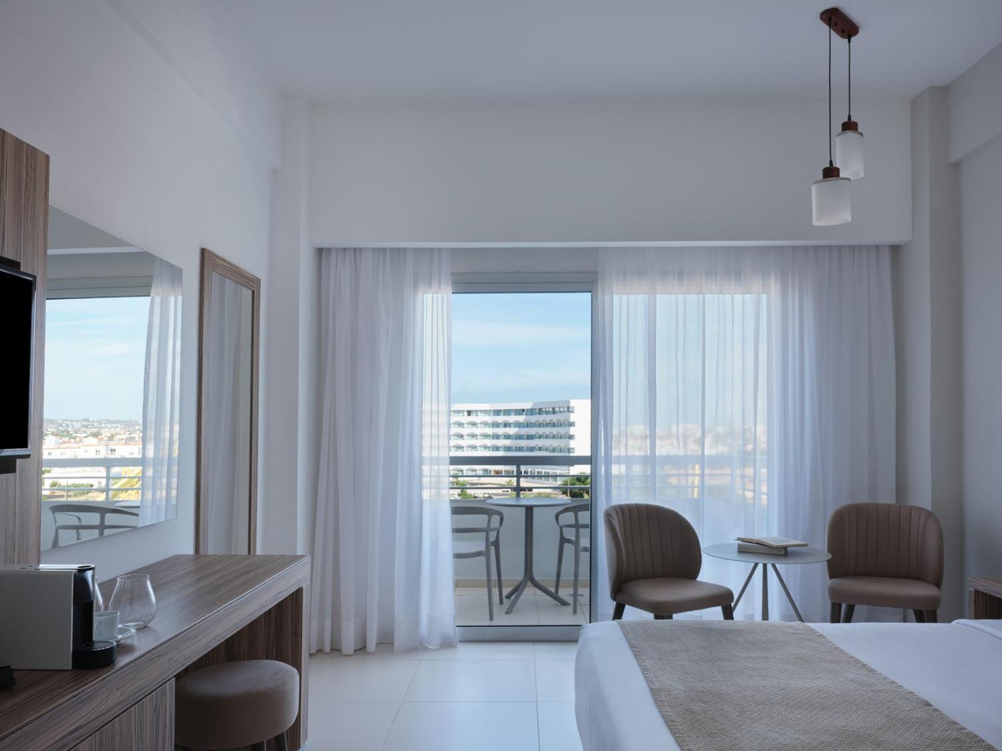 Superior Room Side Sea View