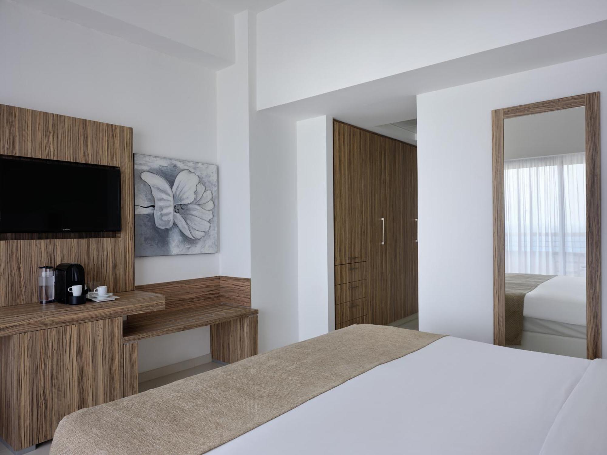 Superior Room Side Sea View