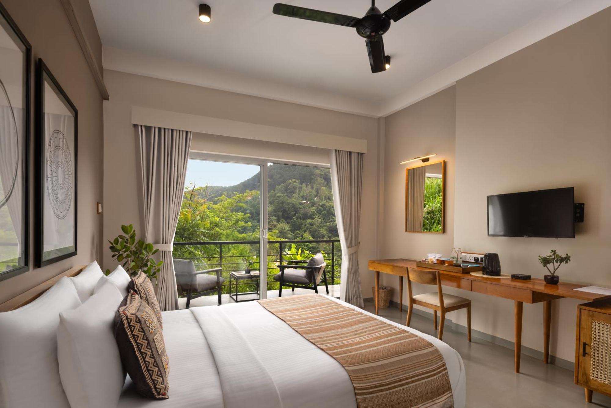 Standard Queen Room