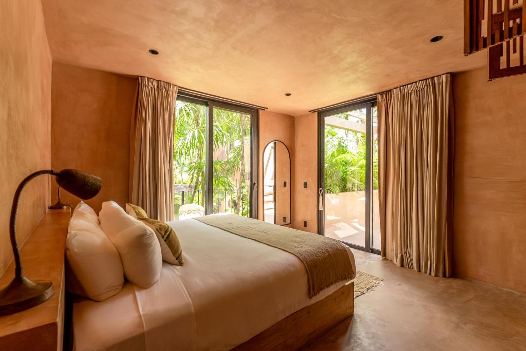 Queen Room Garden View