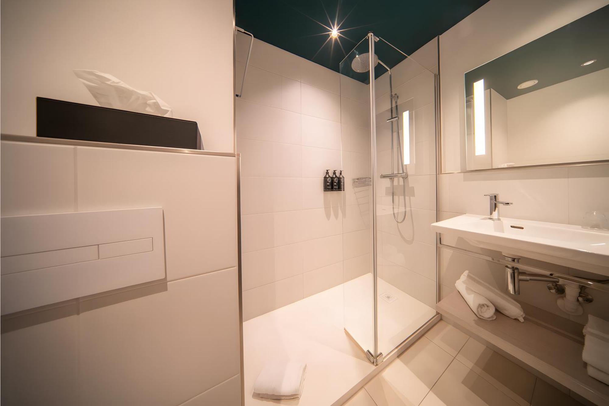 Superior King Room - City side