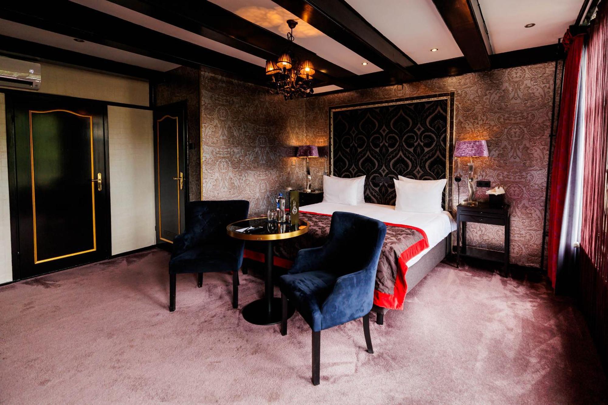 Deluxe Room Canal View Spa Bath