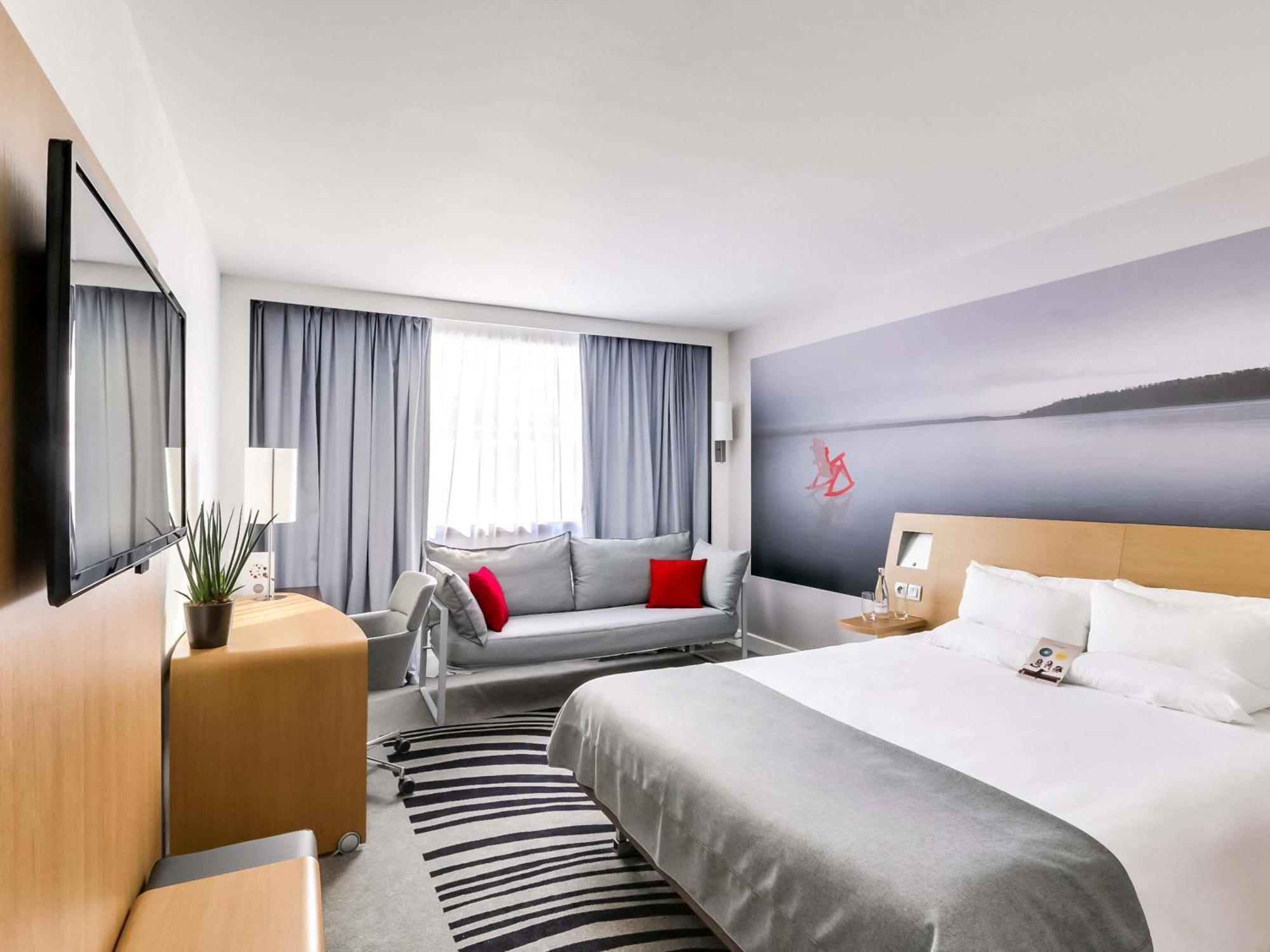 Quarto Duplo com 1 Cama de Casal e 1 Sofá-cama de Casal