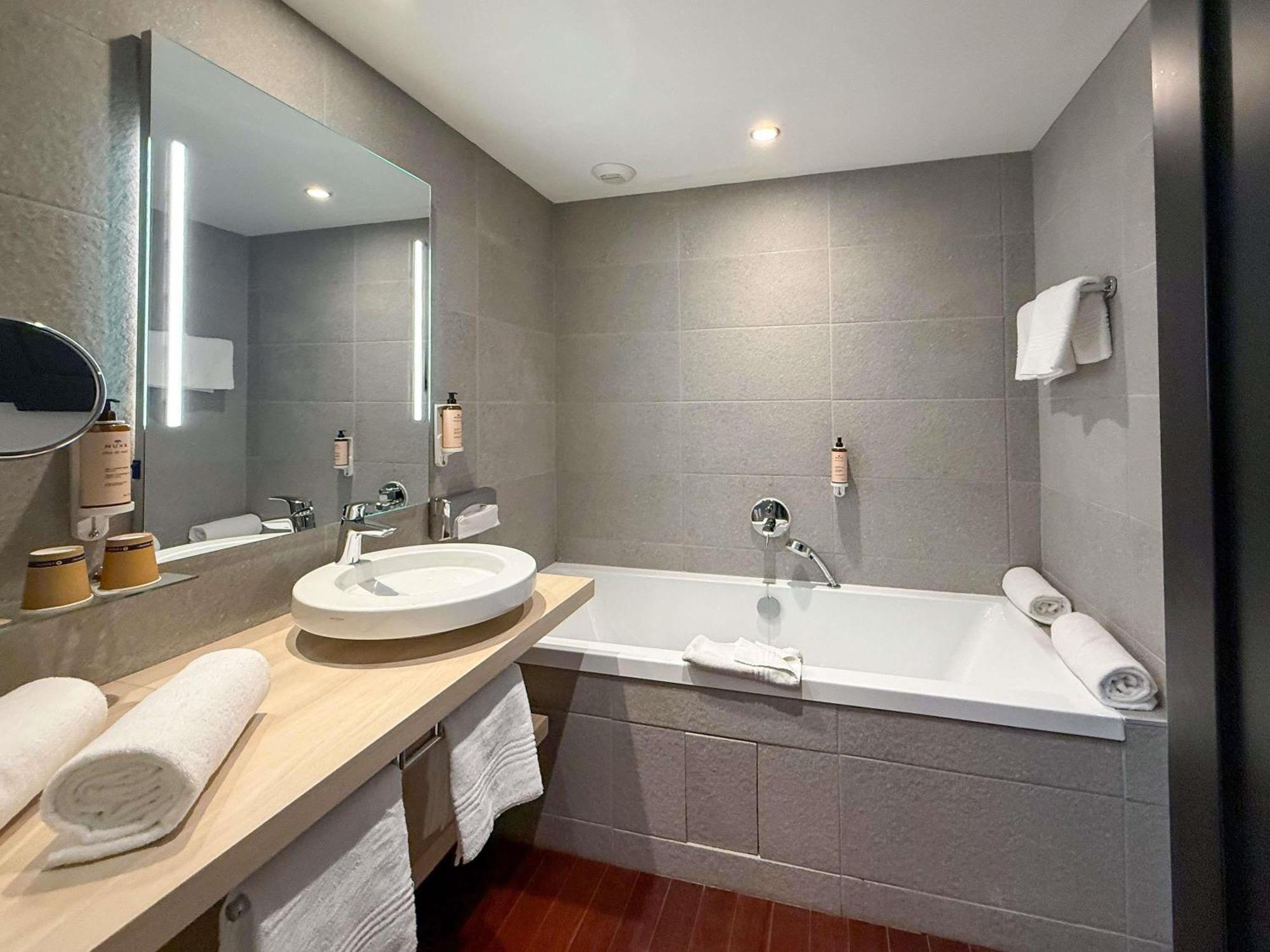 Privilege Suite with One Double Bed and Lounge - Sea View