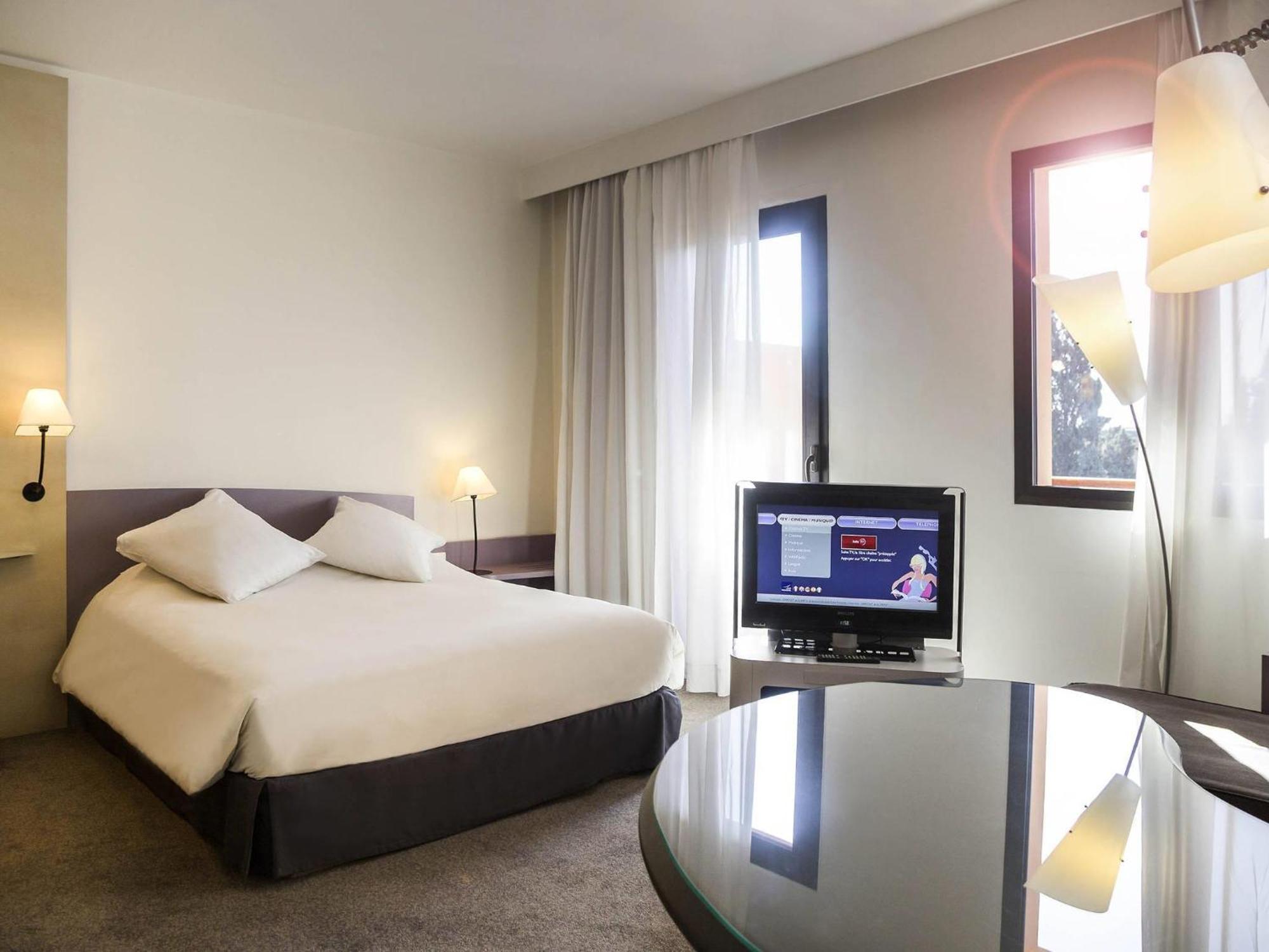 Superior Double Room Sofa City View