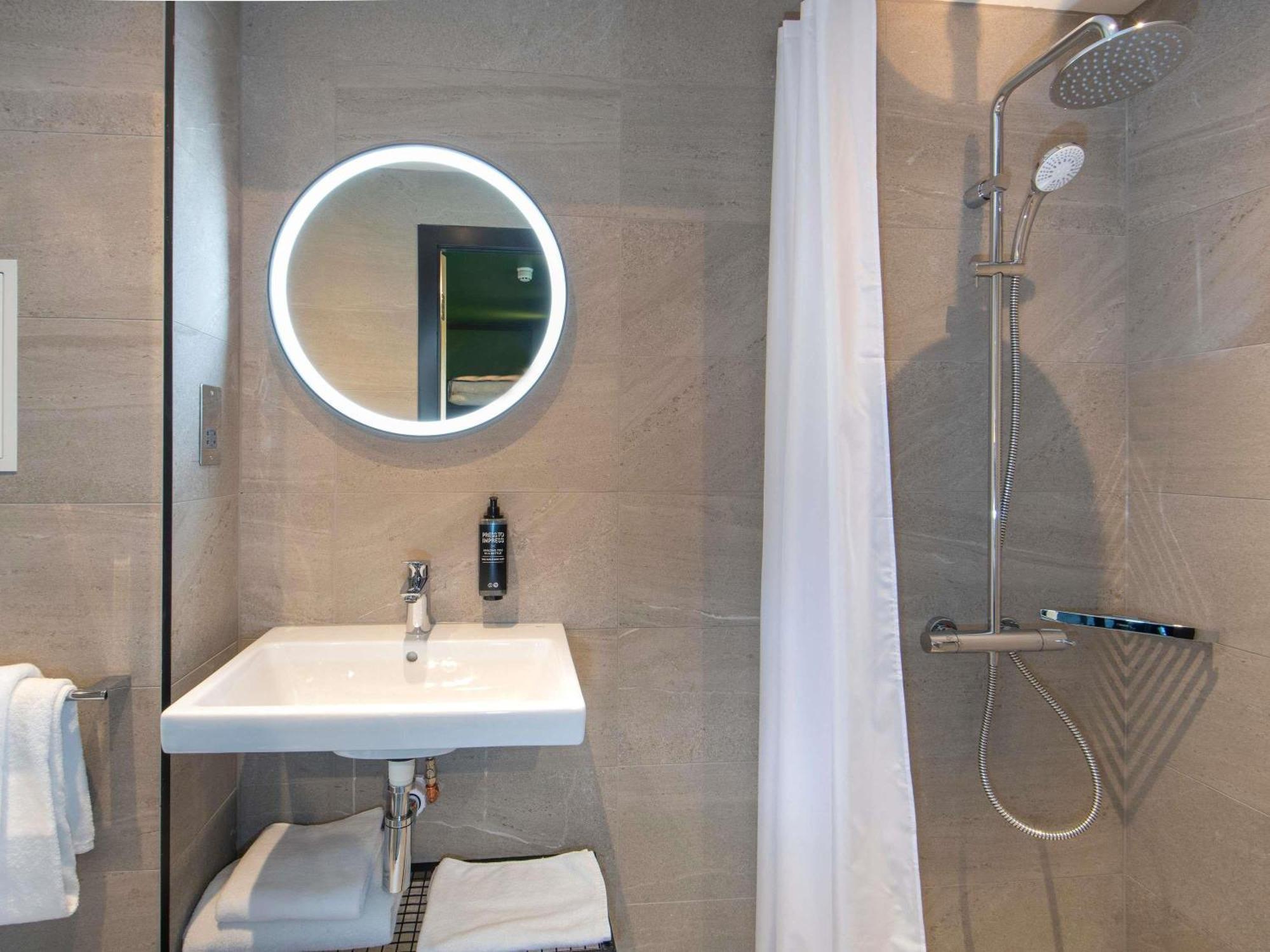 Standard Double Room Mobility Access,1586829161:JPEG