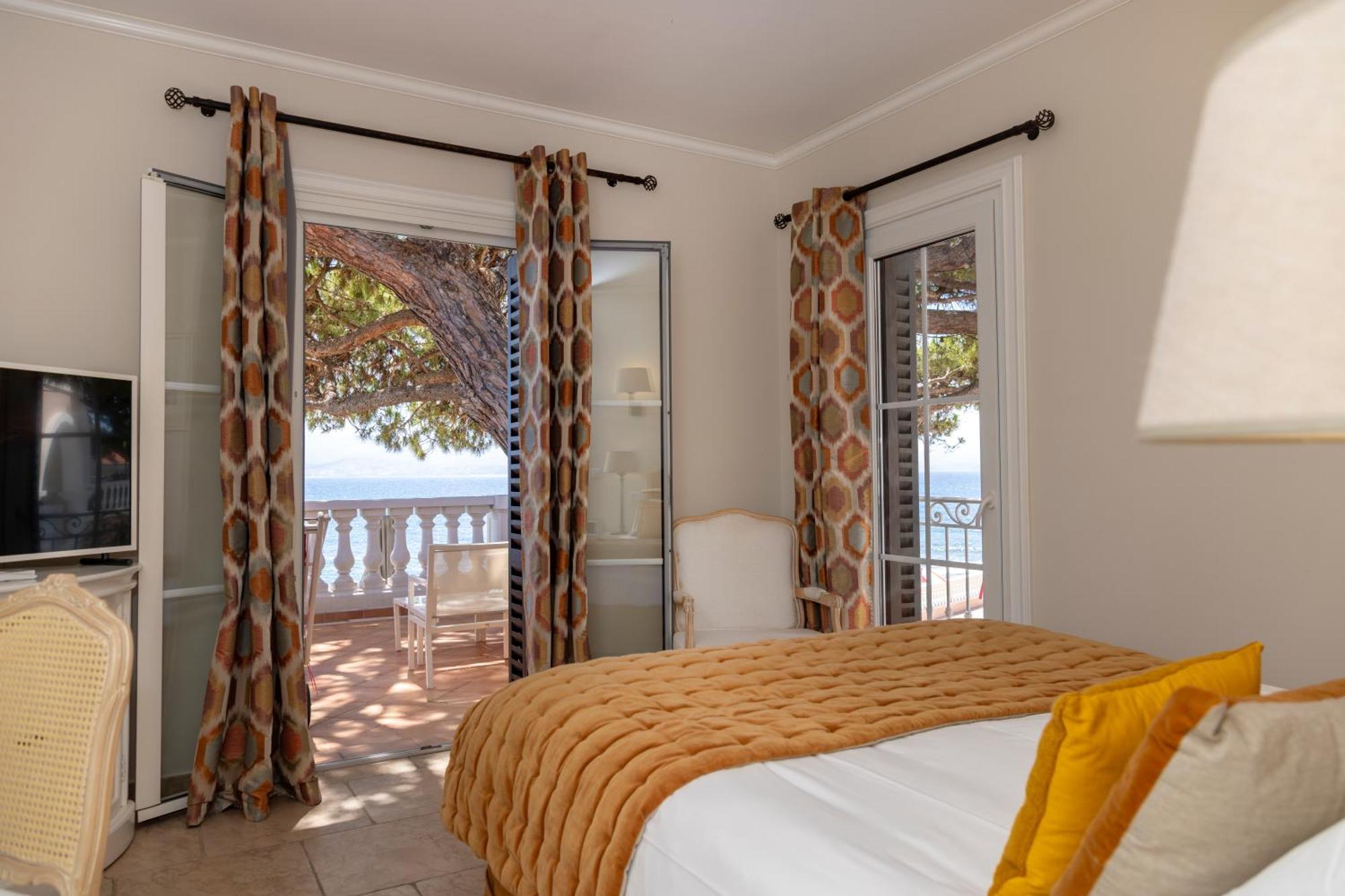 SUPERIOR ROOM – upstairs terrace sea view