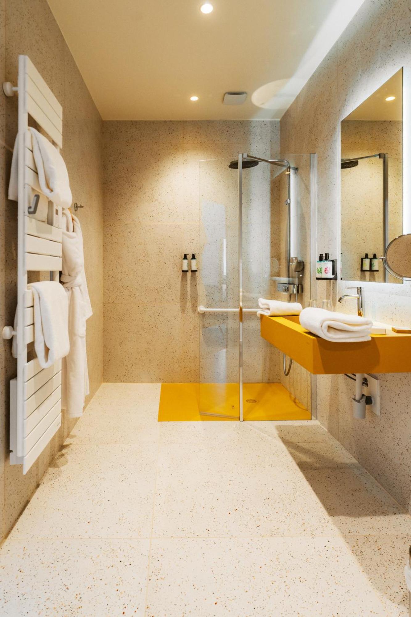 Comfort Tweepersoonskamer met 1 of 2 Bedden - Uitzicht op Zee