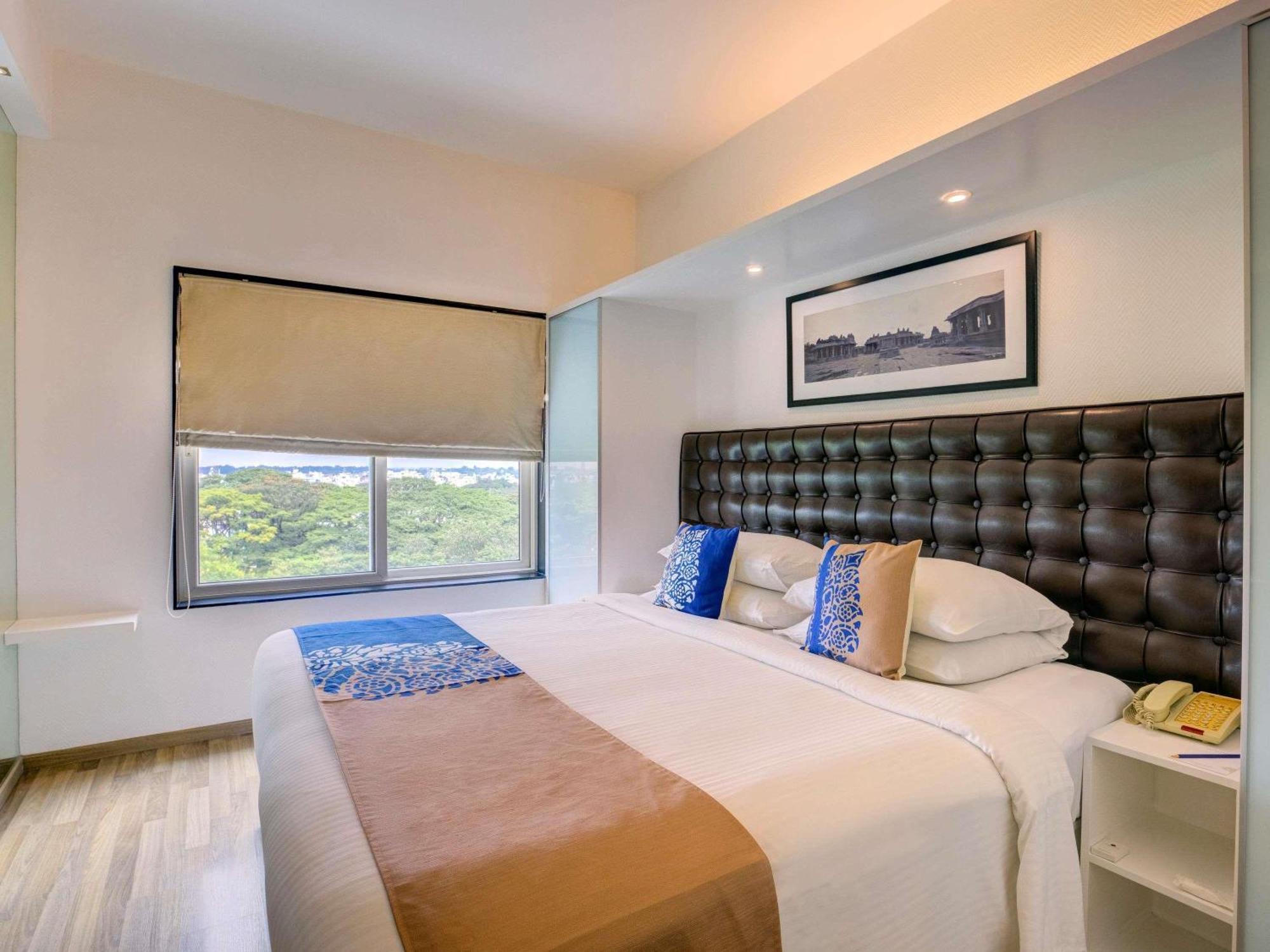 Executive Suite Balcony on food soft beverages spa Happy Hour 11 at By the Blue
