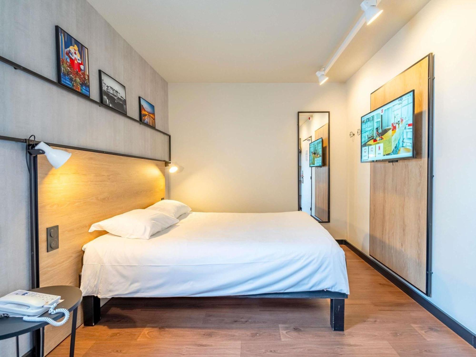 Standard Double Room Mobility Access