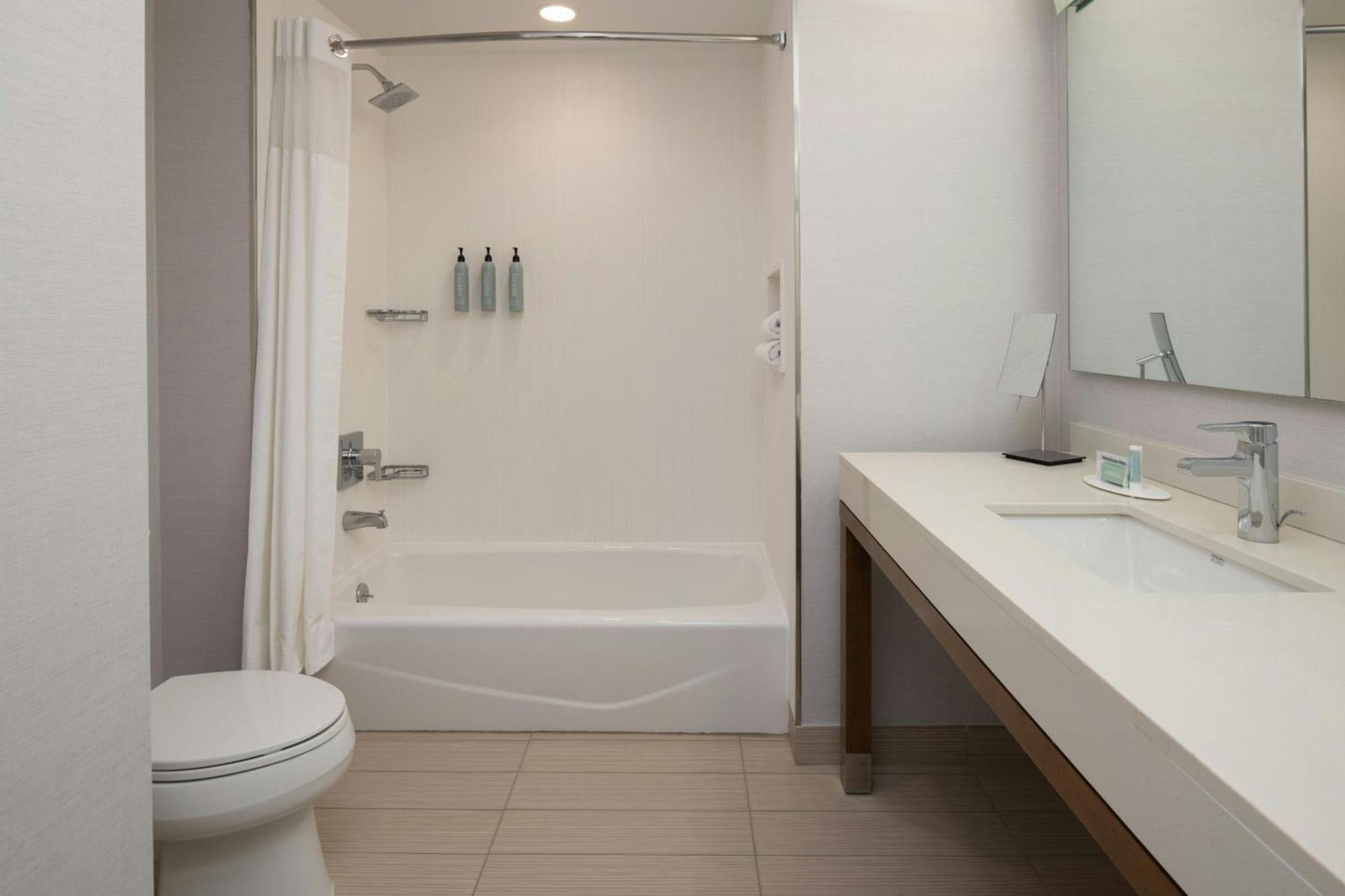 Quarto Queen com 2 Camas Queen-Size - Acessível para Hóspedes com Deficiência Auditiva