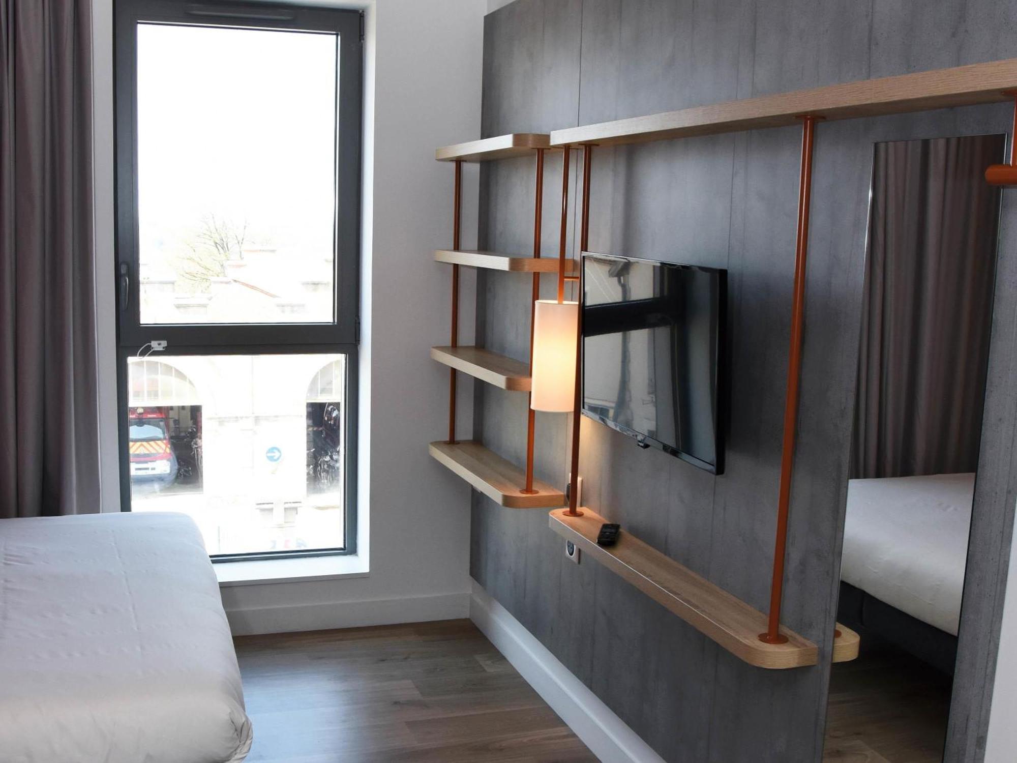 Dreibettzimmer mit 1 Doppelbett und 1 Einzelbett
