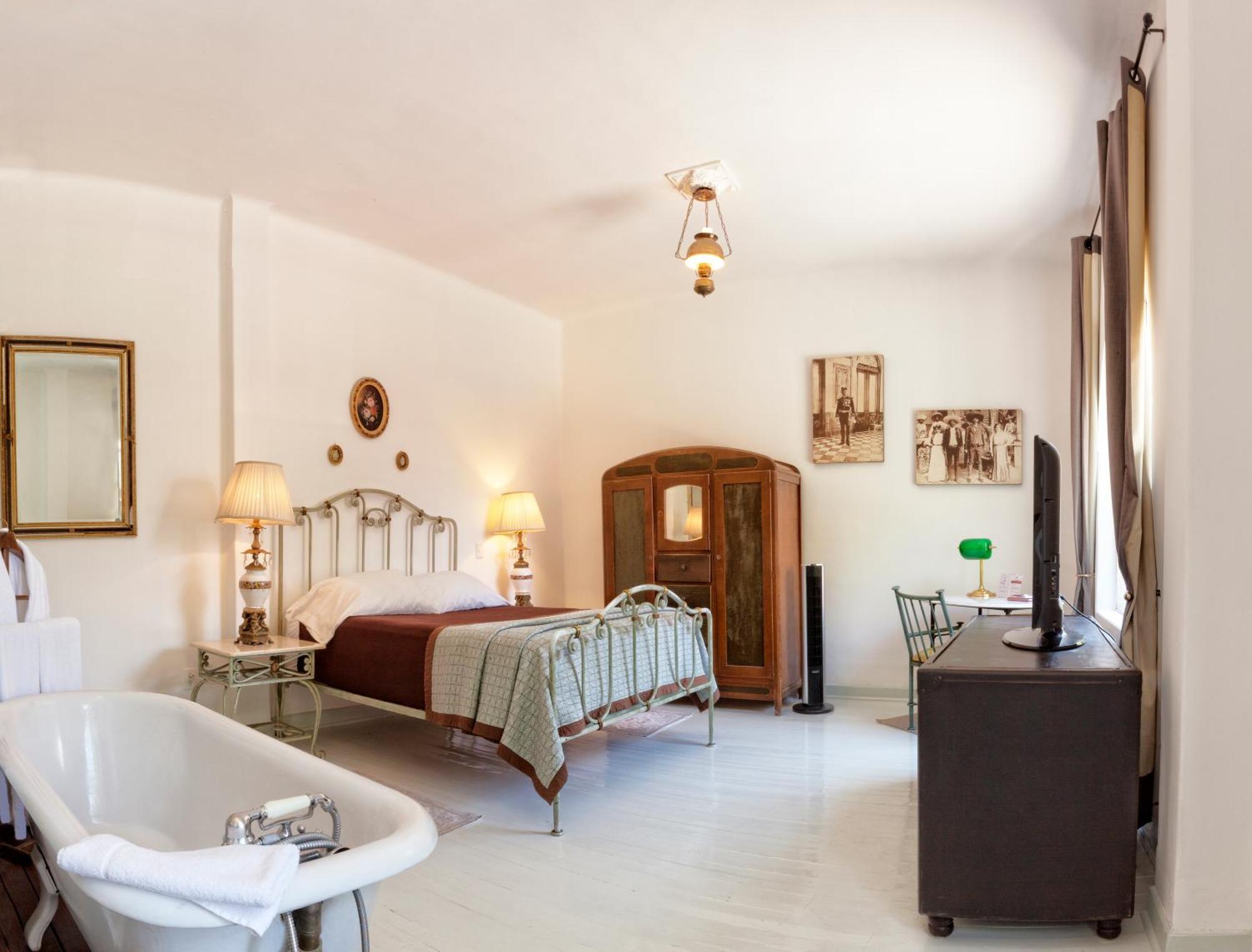 Deluxe Double Room Bath