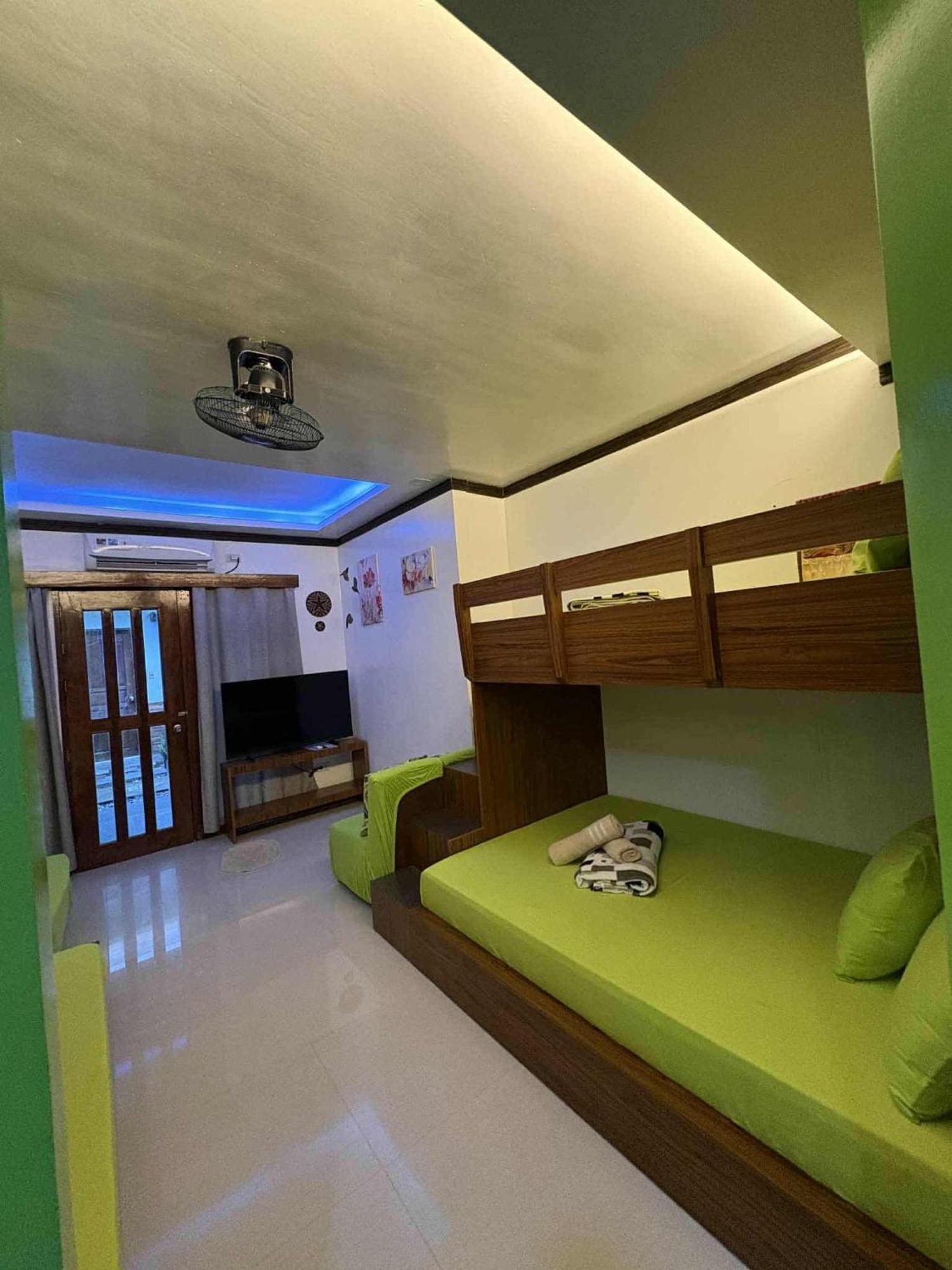 Deluxe Family Room