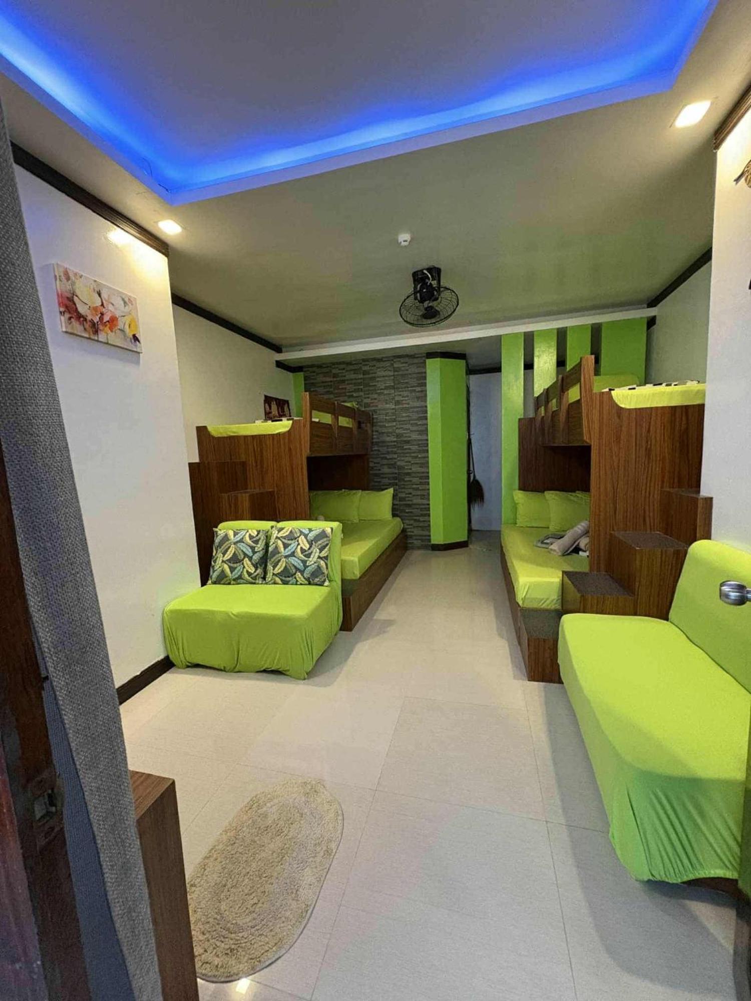 Deluxe Family Room