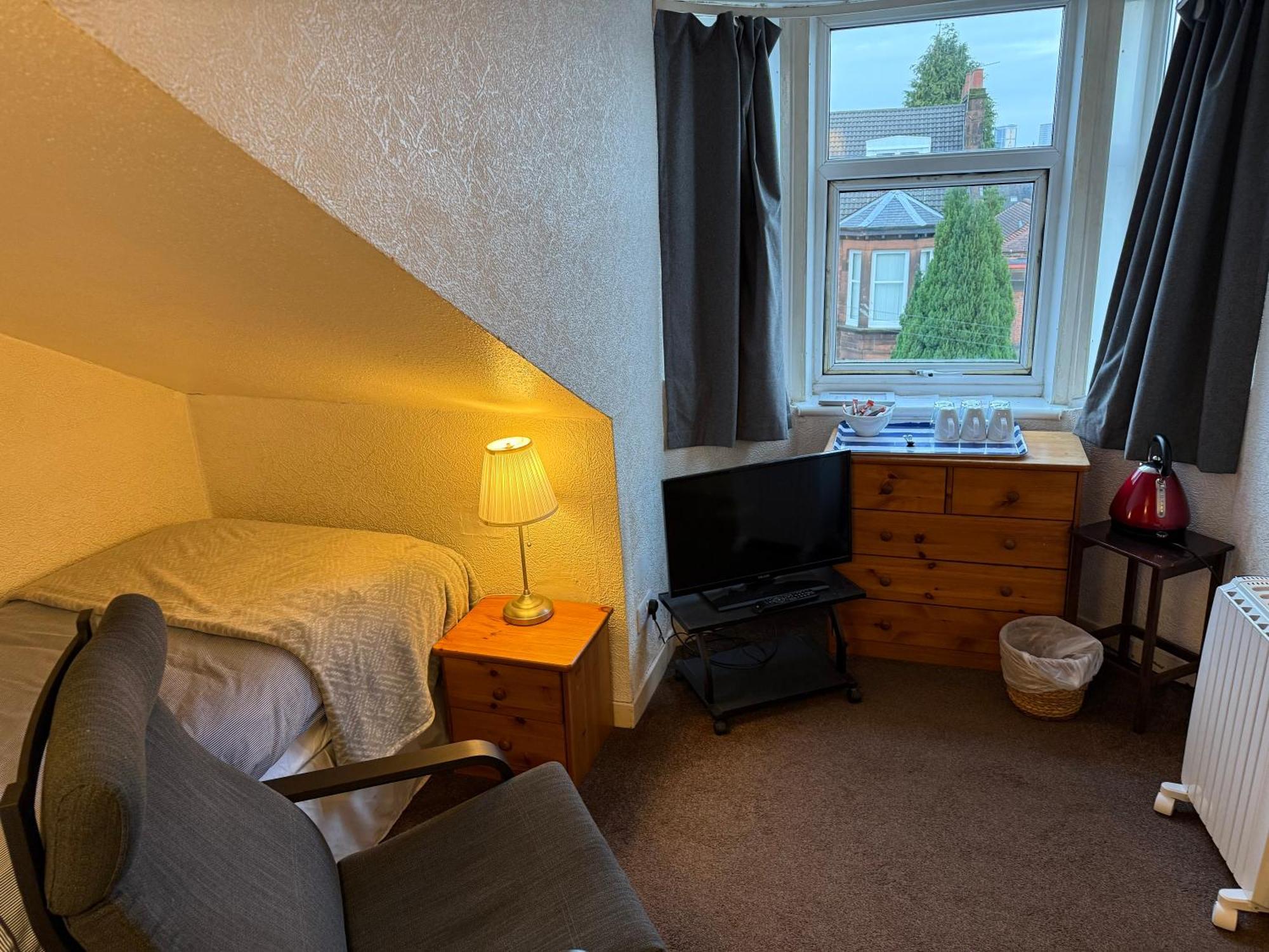 Basic Triple Room