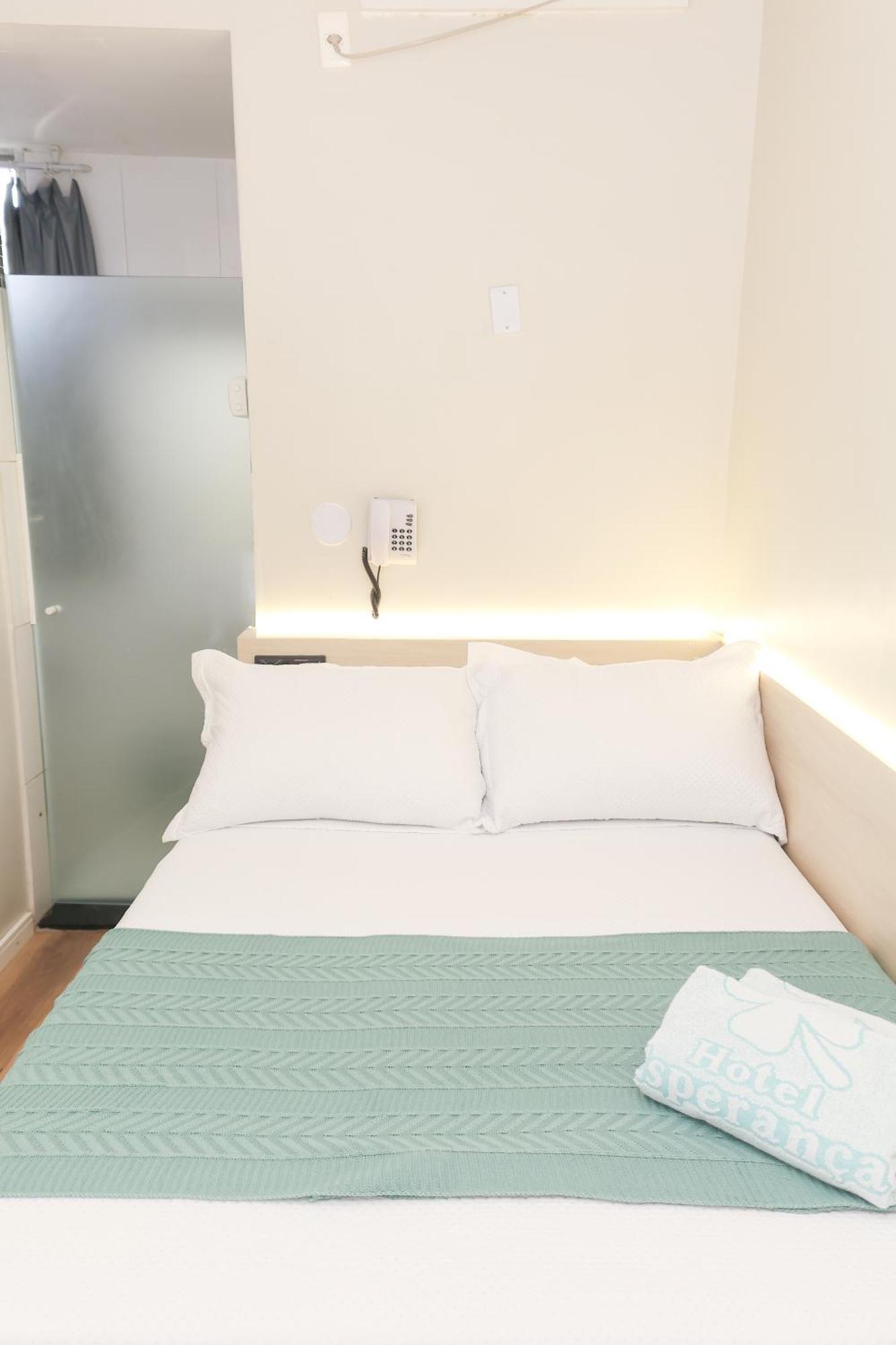 Deluxe Double Room Shower