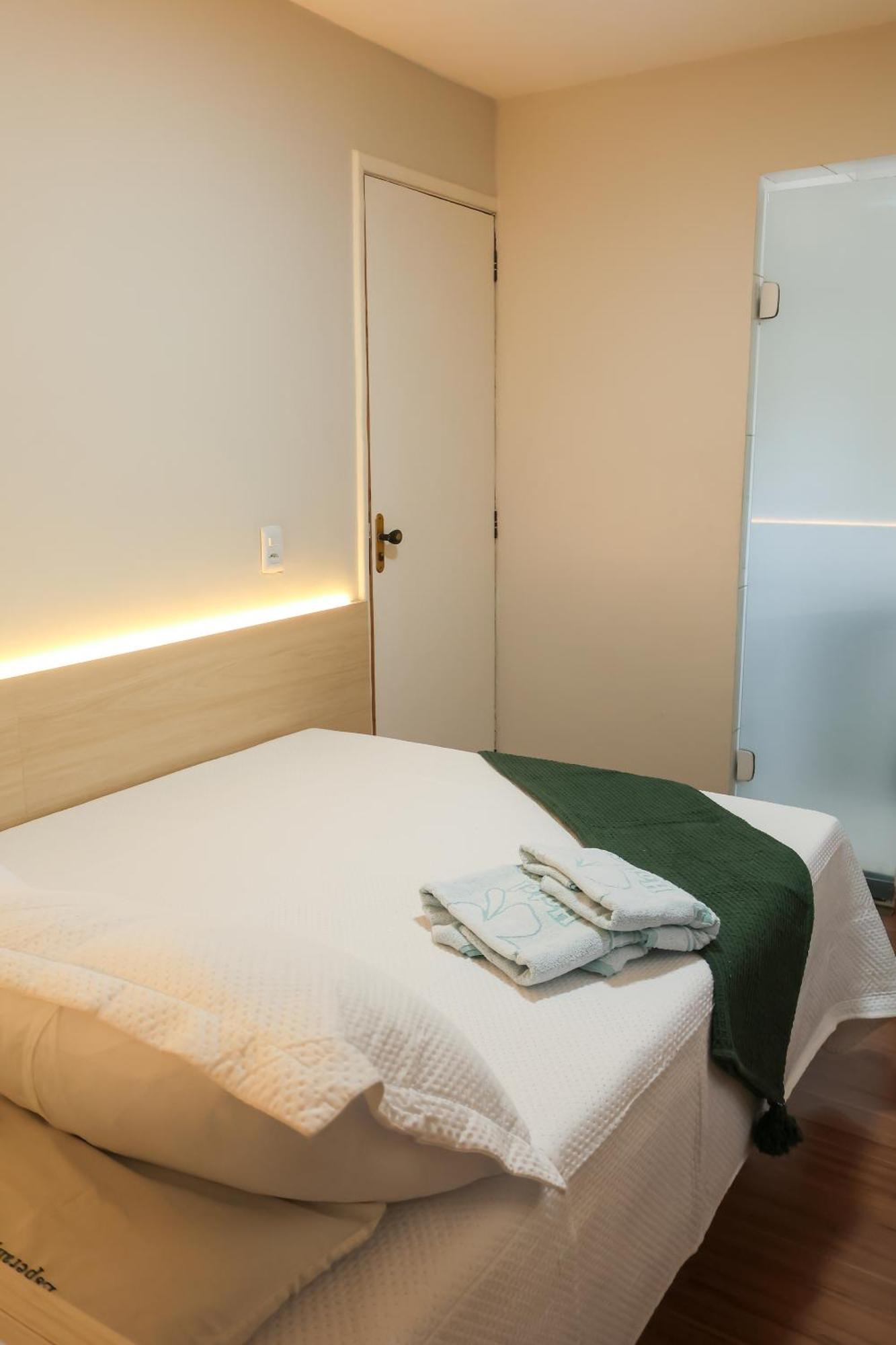 Deluxe Double Room Shower