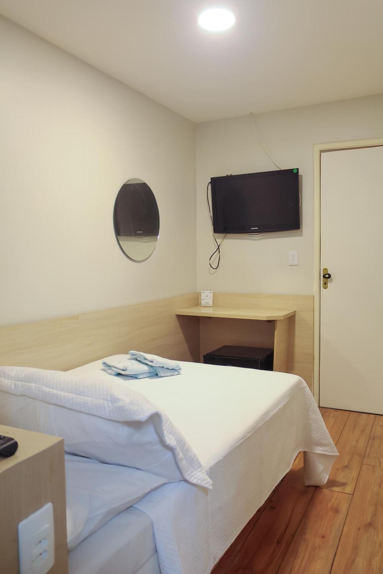 Deluxe Double Room Shower