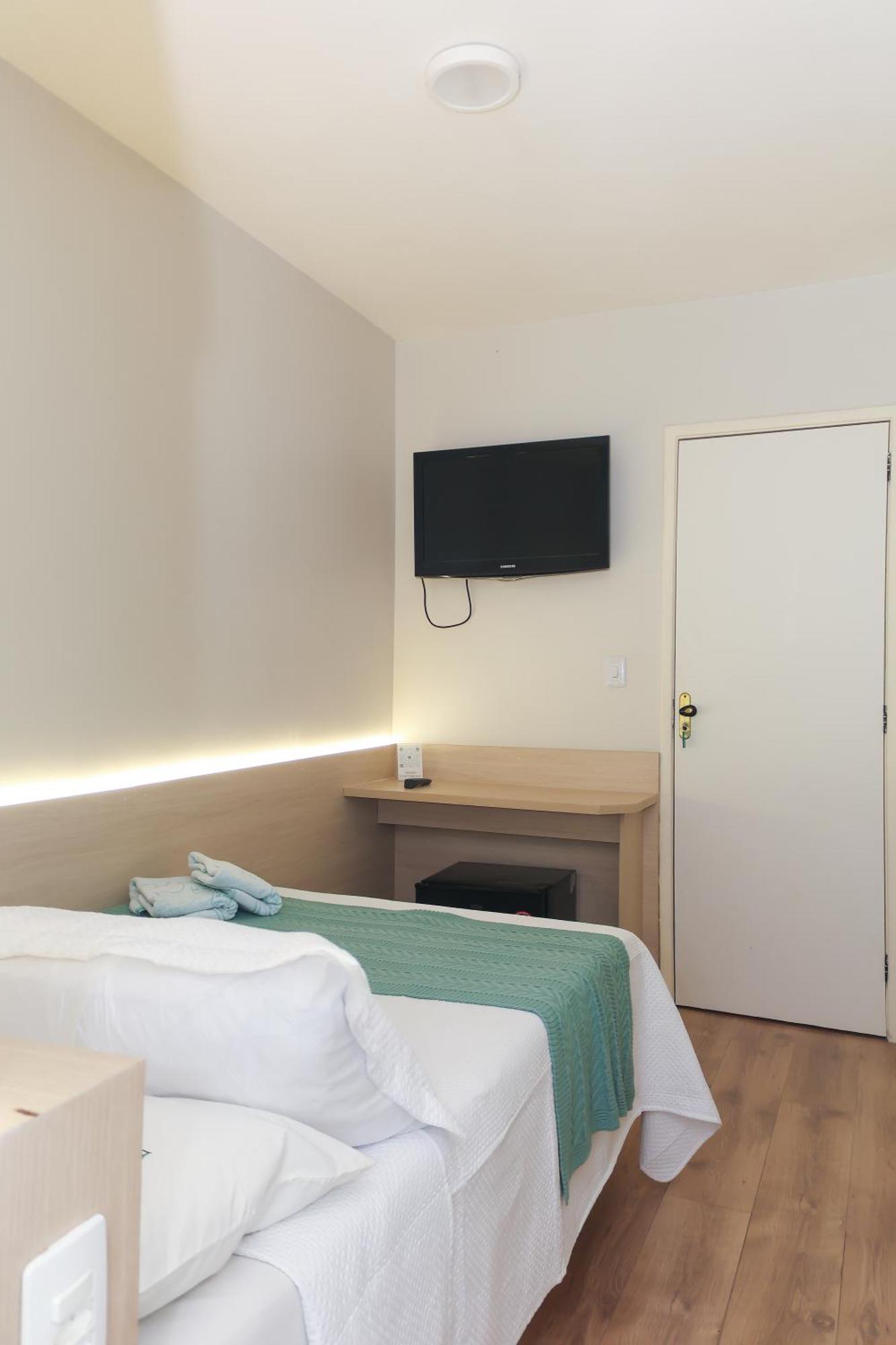 Deluxe Double Room Shower