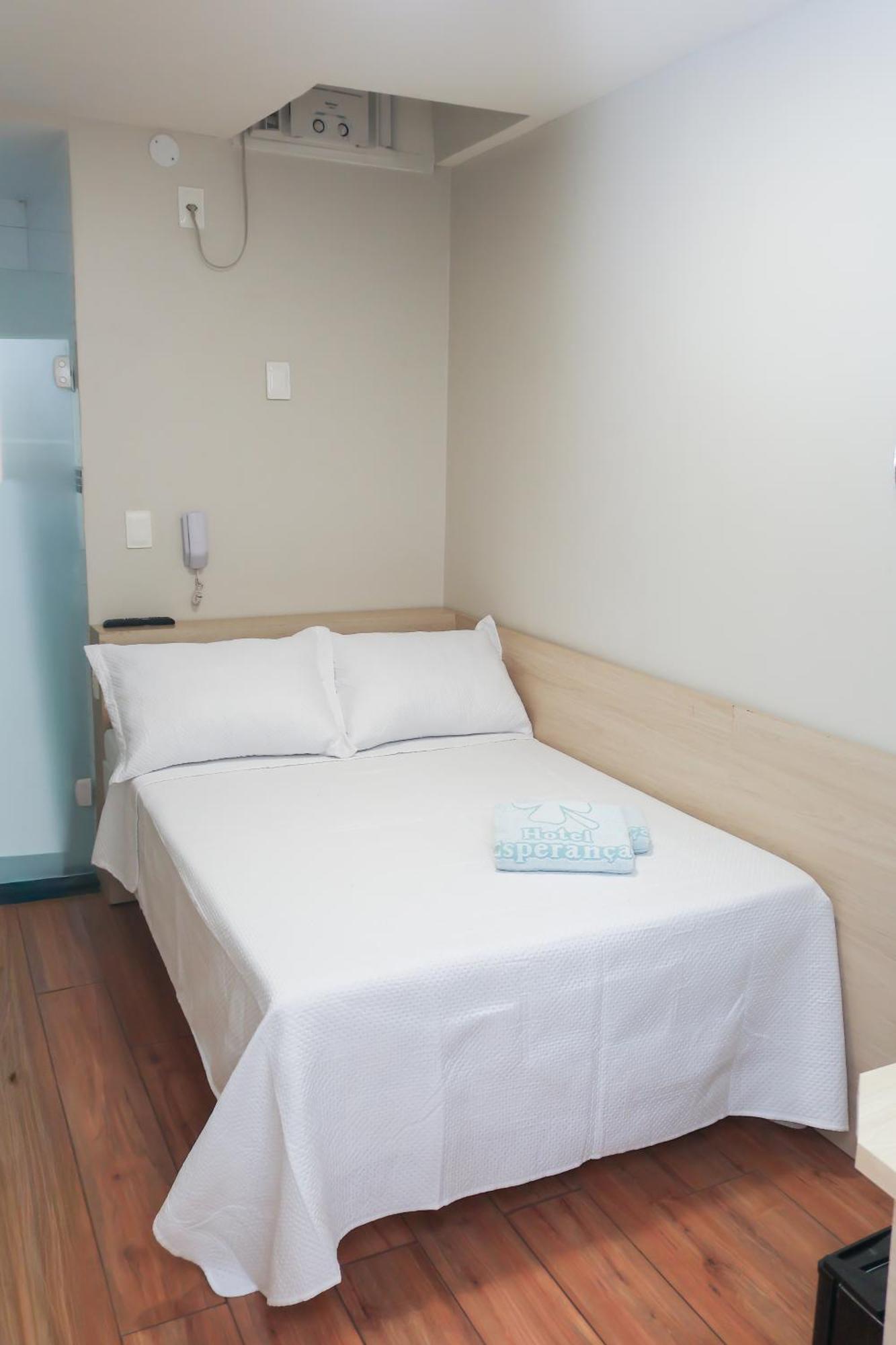 Deluxe Double Room Shower