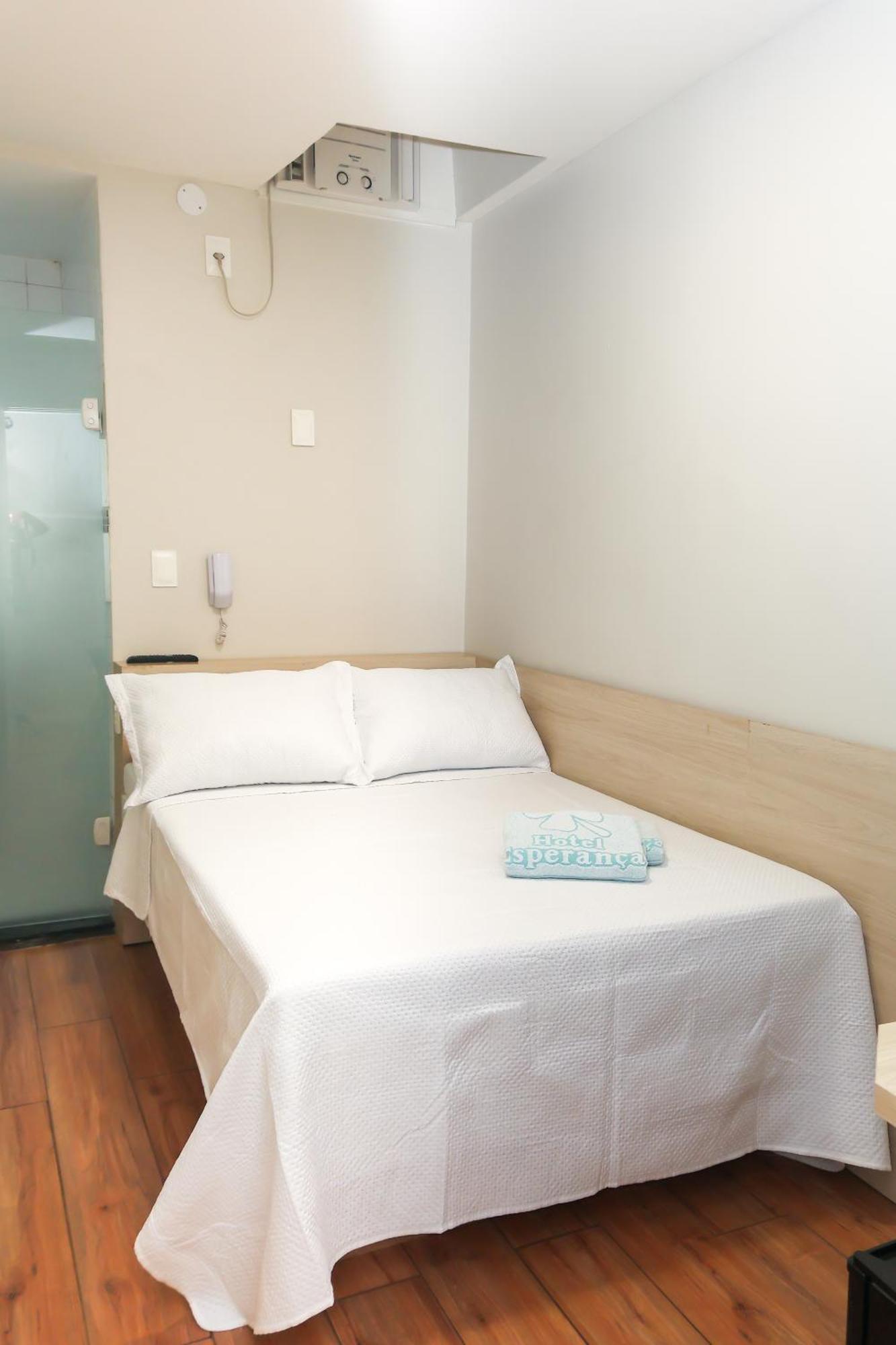 Deluxe Double Room Shower