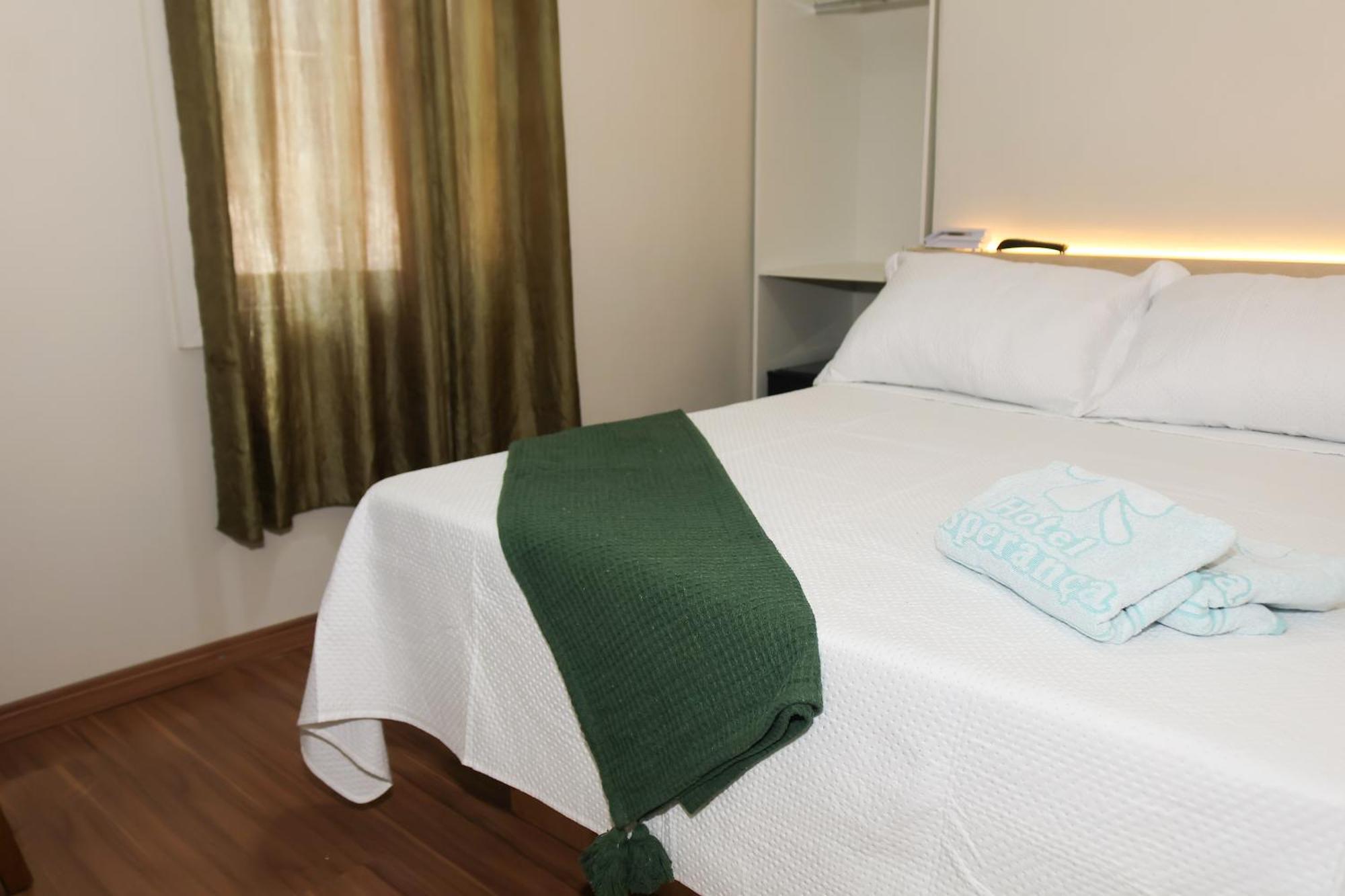 Deluxe Double Room Shower