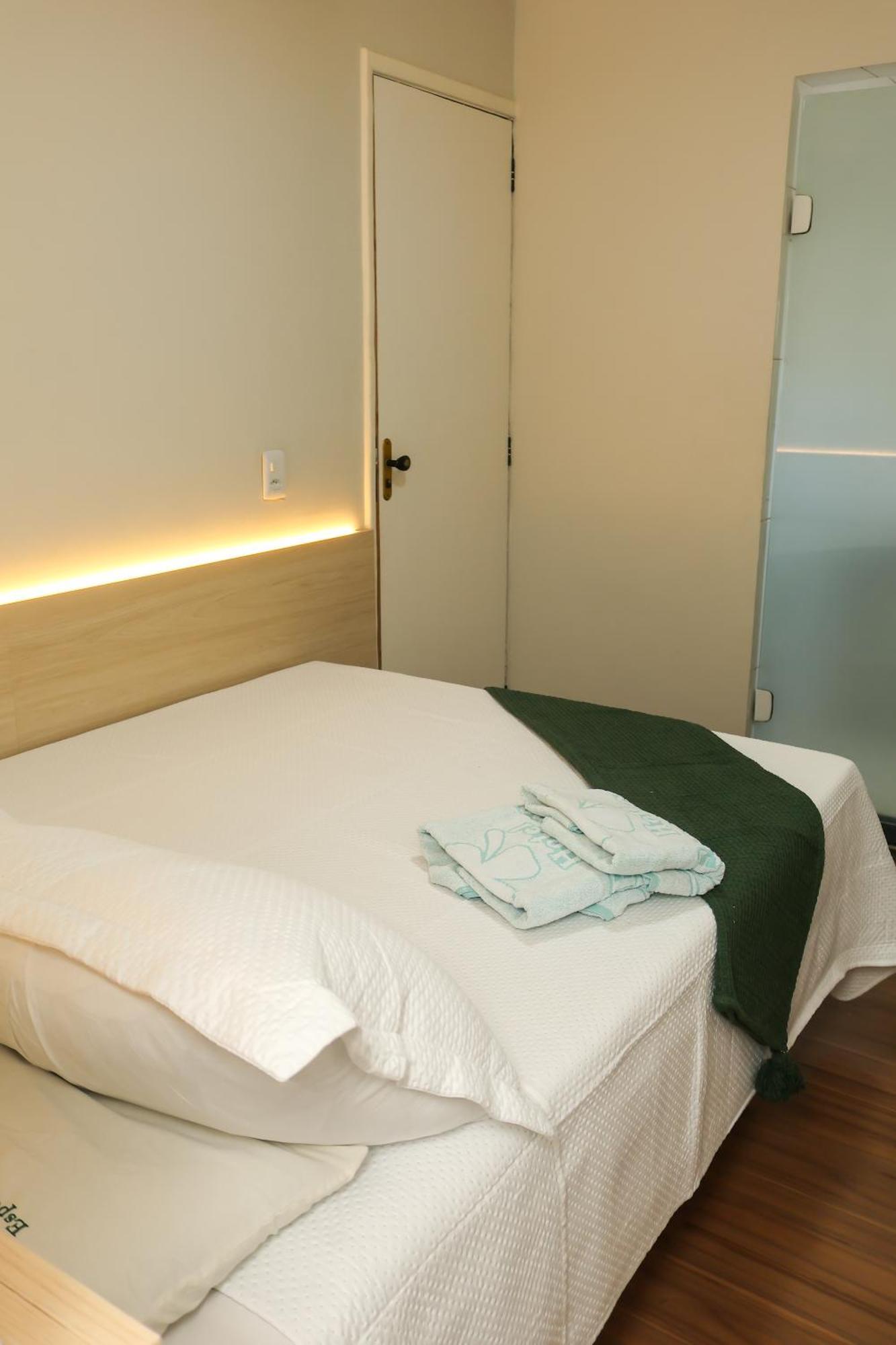 Deluxe Double Room Shower