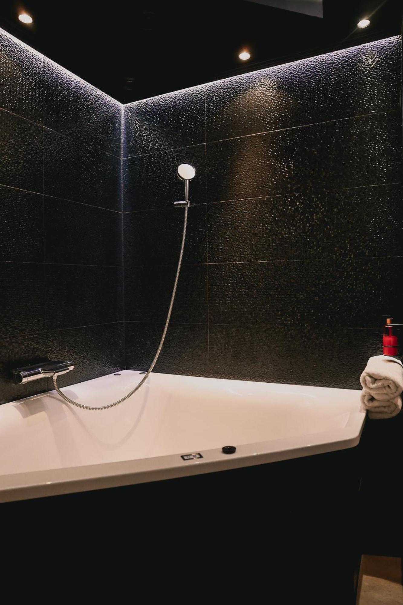 Queen Room Spa Bath