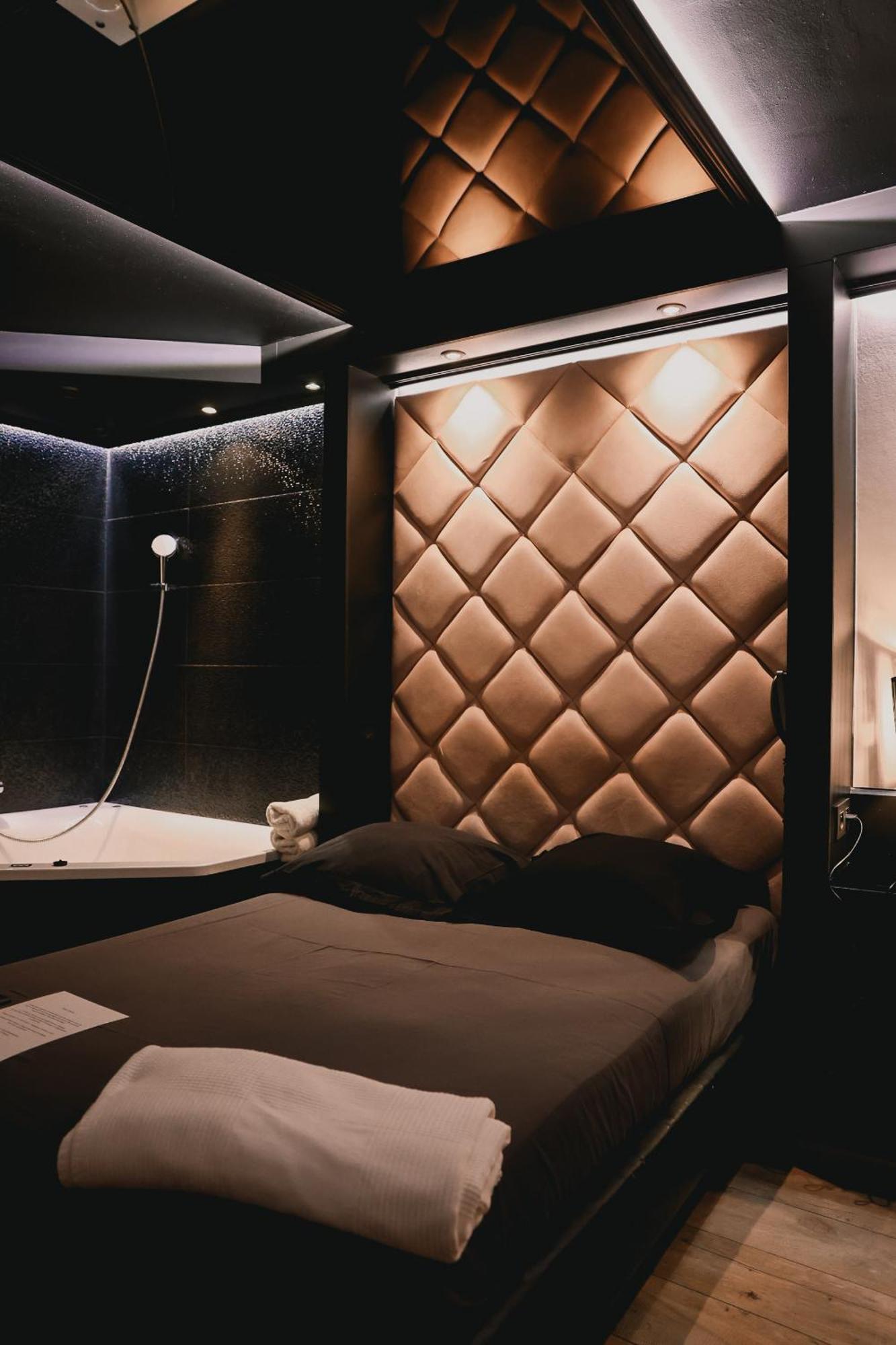 Queen Room Spa Bath