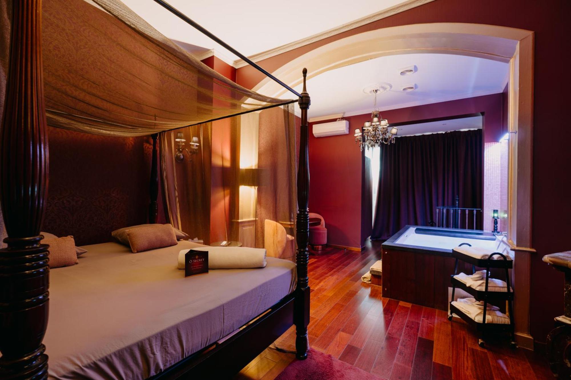 Deluxe Suite Spa Bath