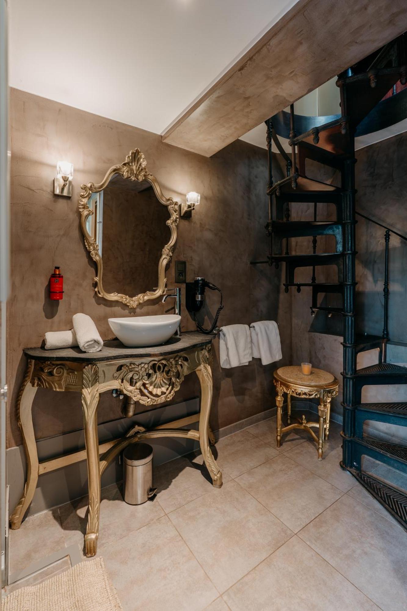 Deluxe Suite Spa Bath
