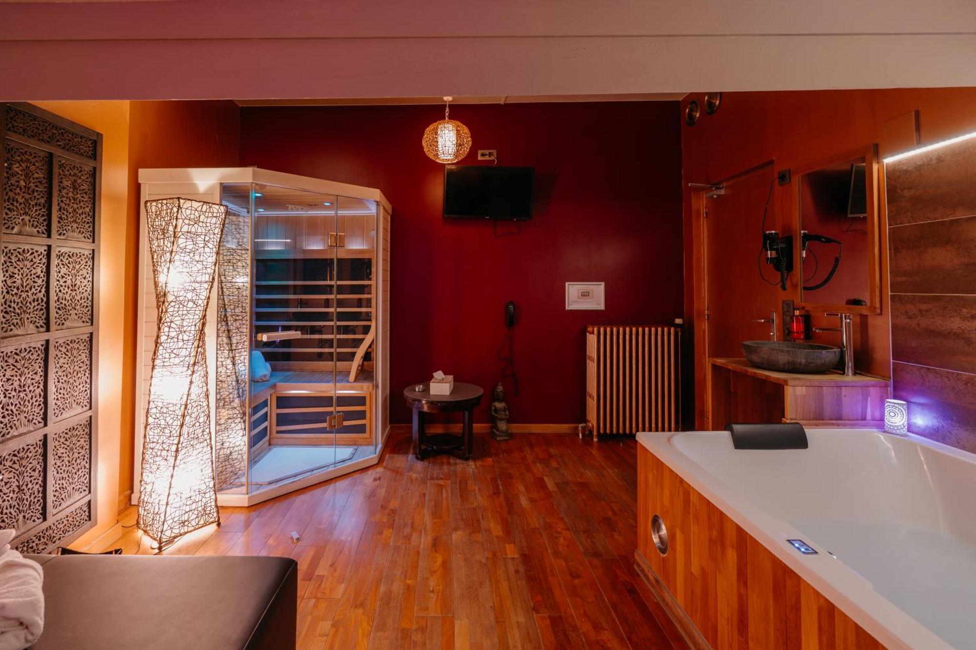 Deluxe Queen Room