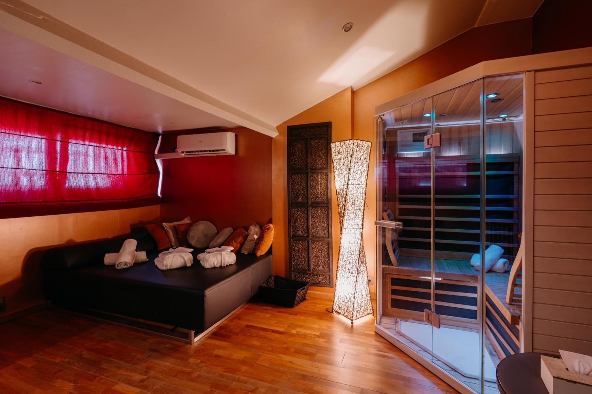 Deluxe Queen Room