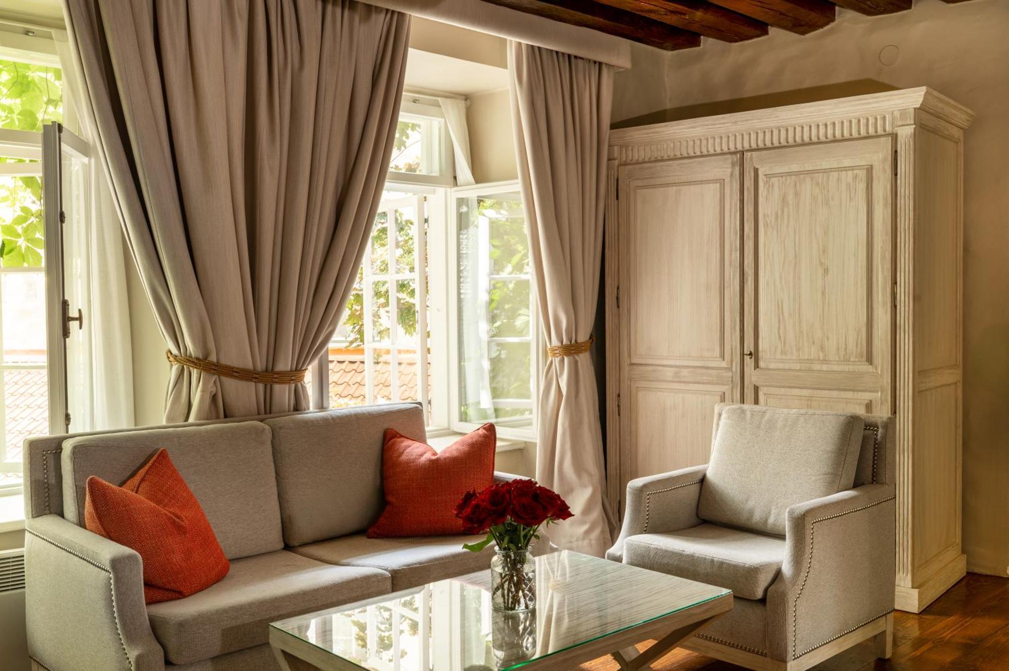 Deluxe Garden Room