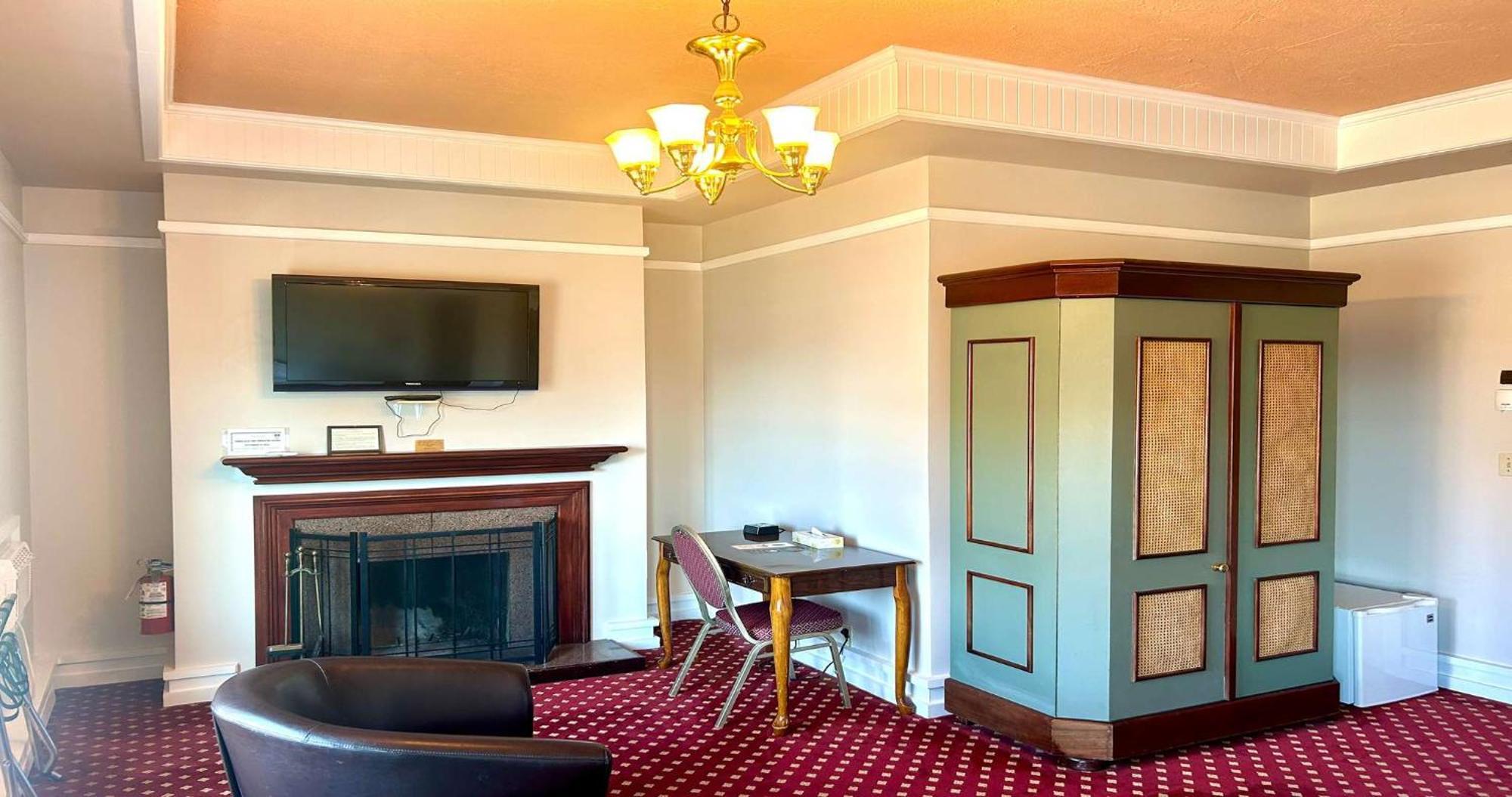 Superior Queen Room City View Non-Smoking