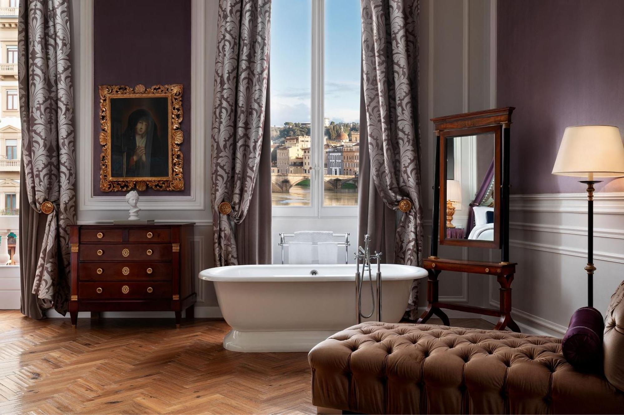 Junior Suite Arno 1 Bedroom Junior Suite Arno River view