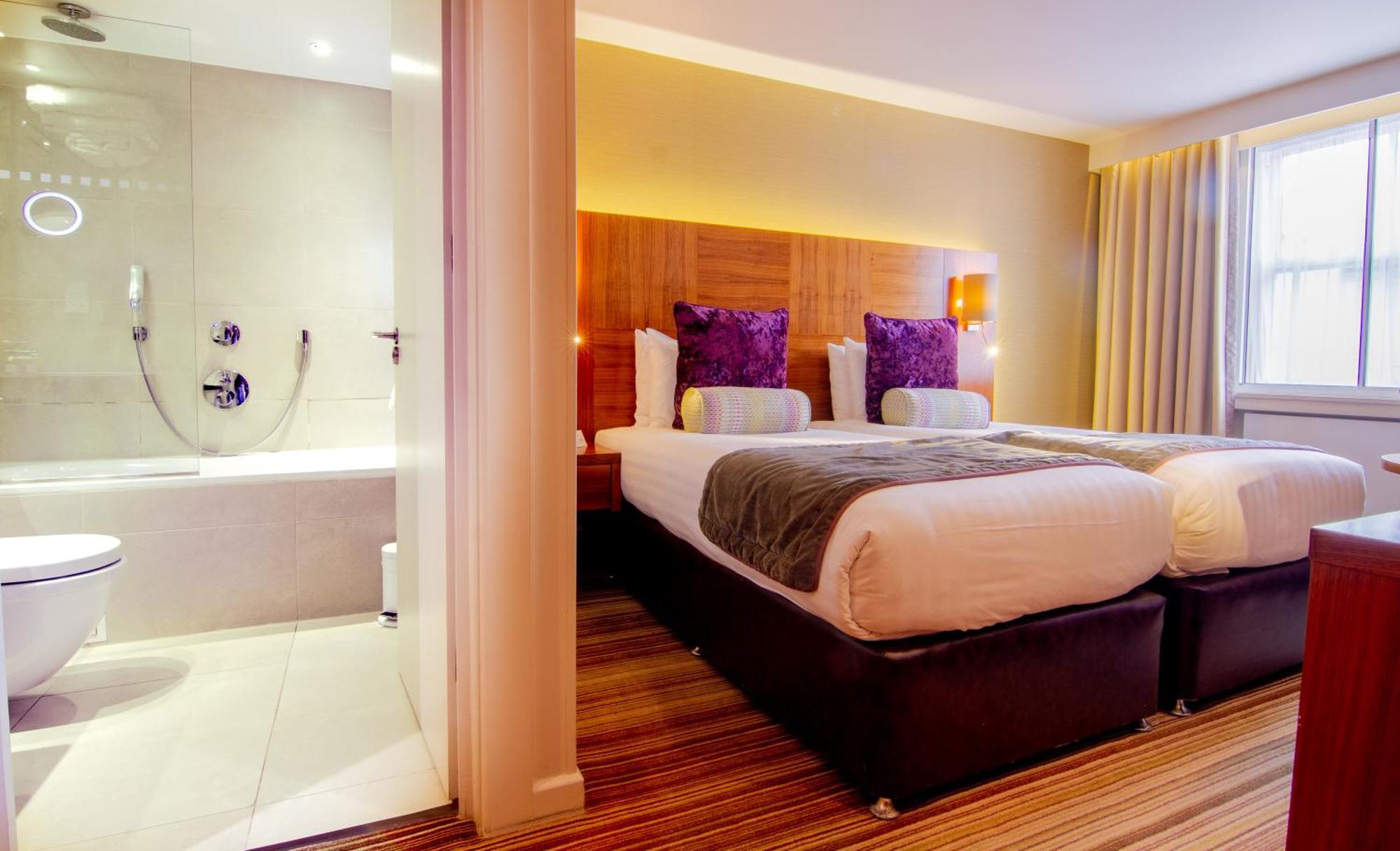 Club Twin Room