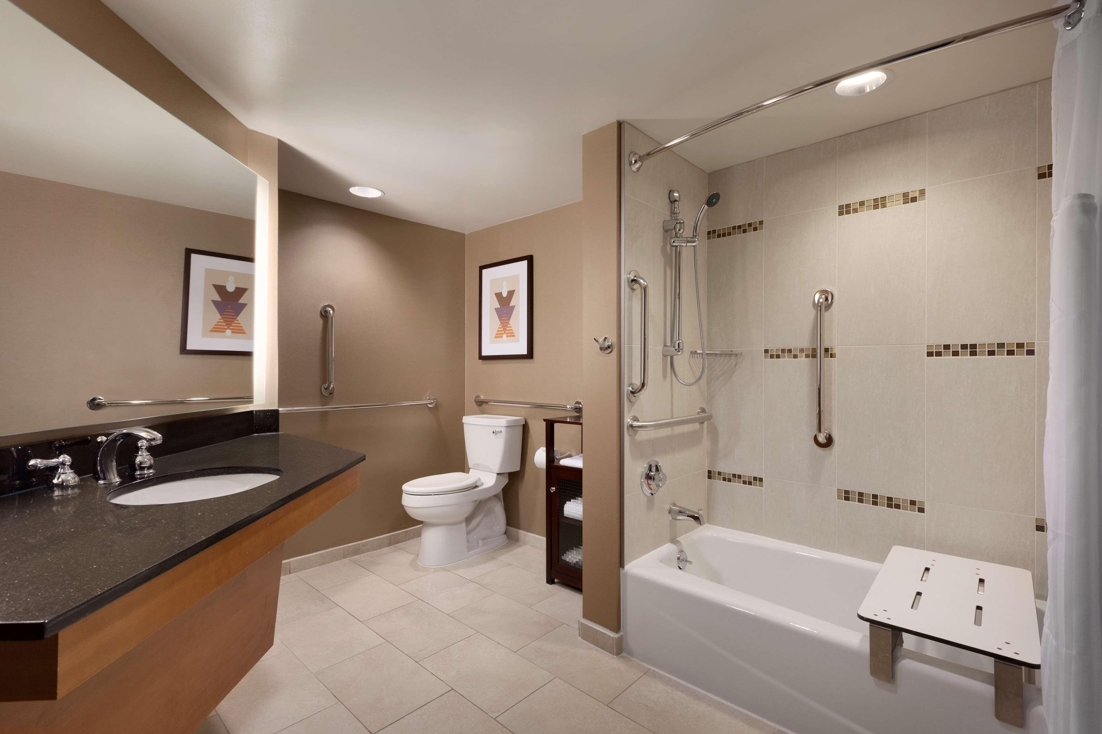 Corner King Room Bath Tub Mobility Access