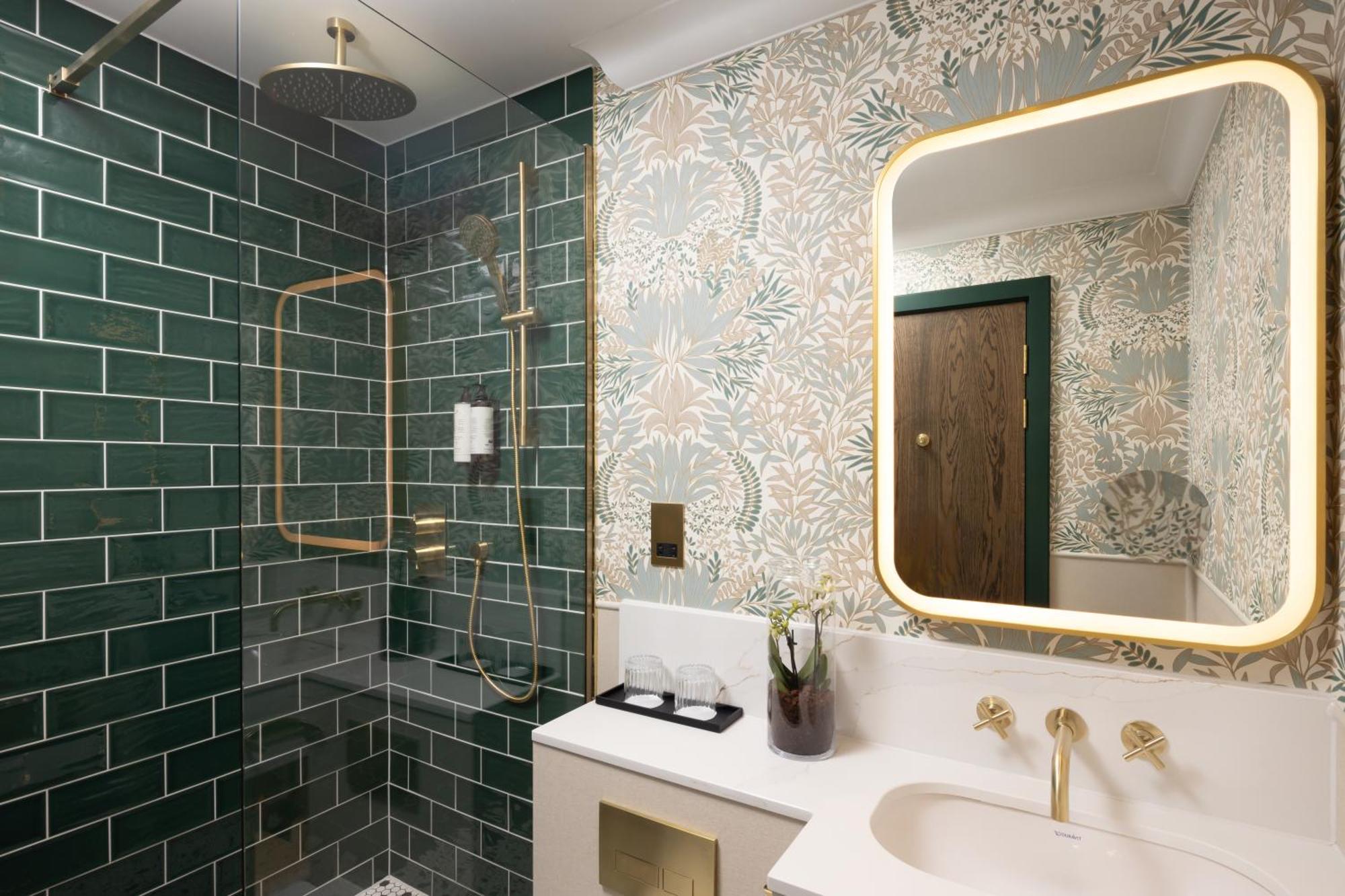 Premium Queen Room Street View