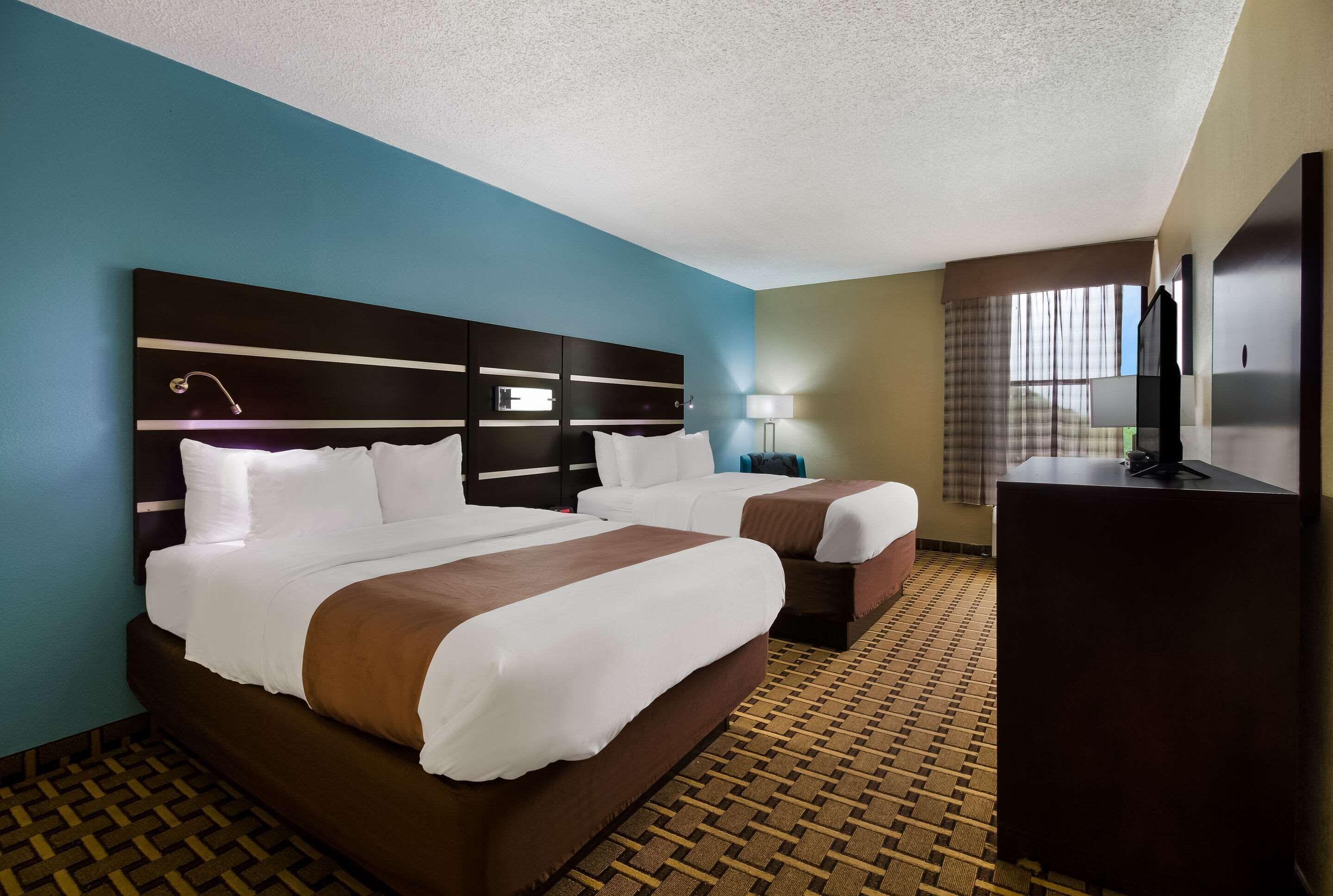 Queen Room Two Queen Beds Non-Smoking