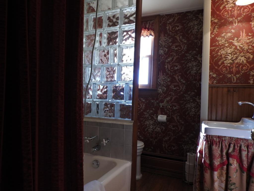 Double Room Private External Bathroom