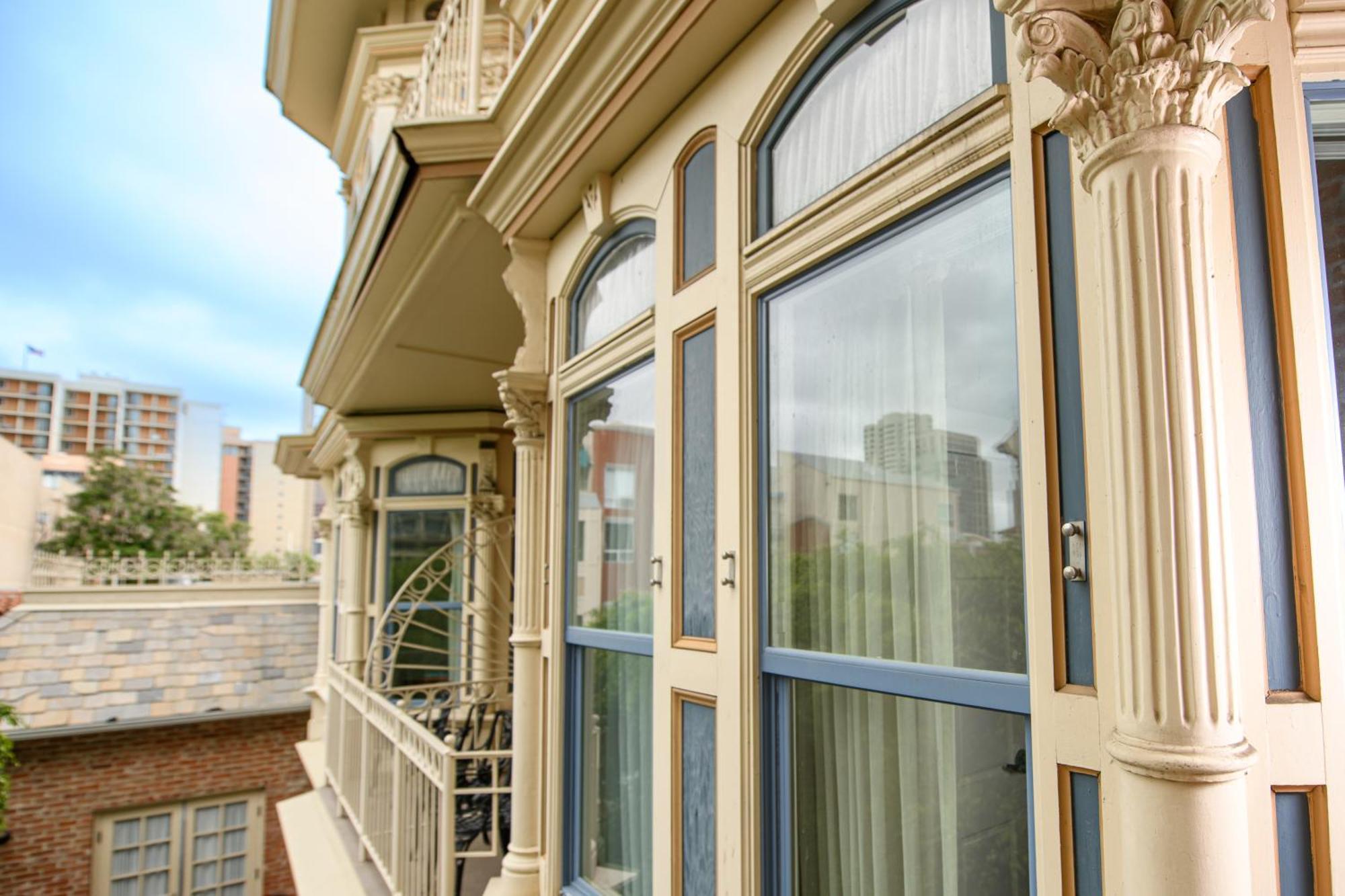 1 King Bed Balcony