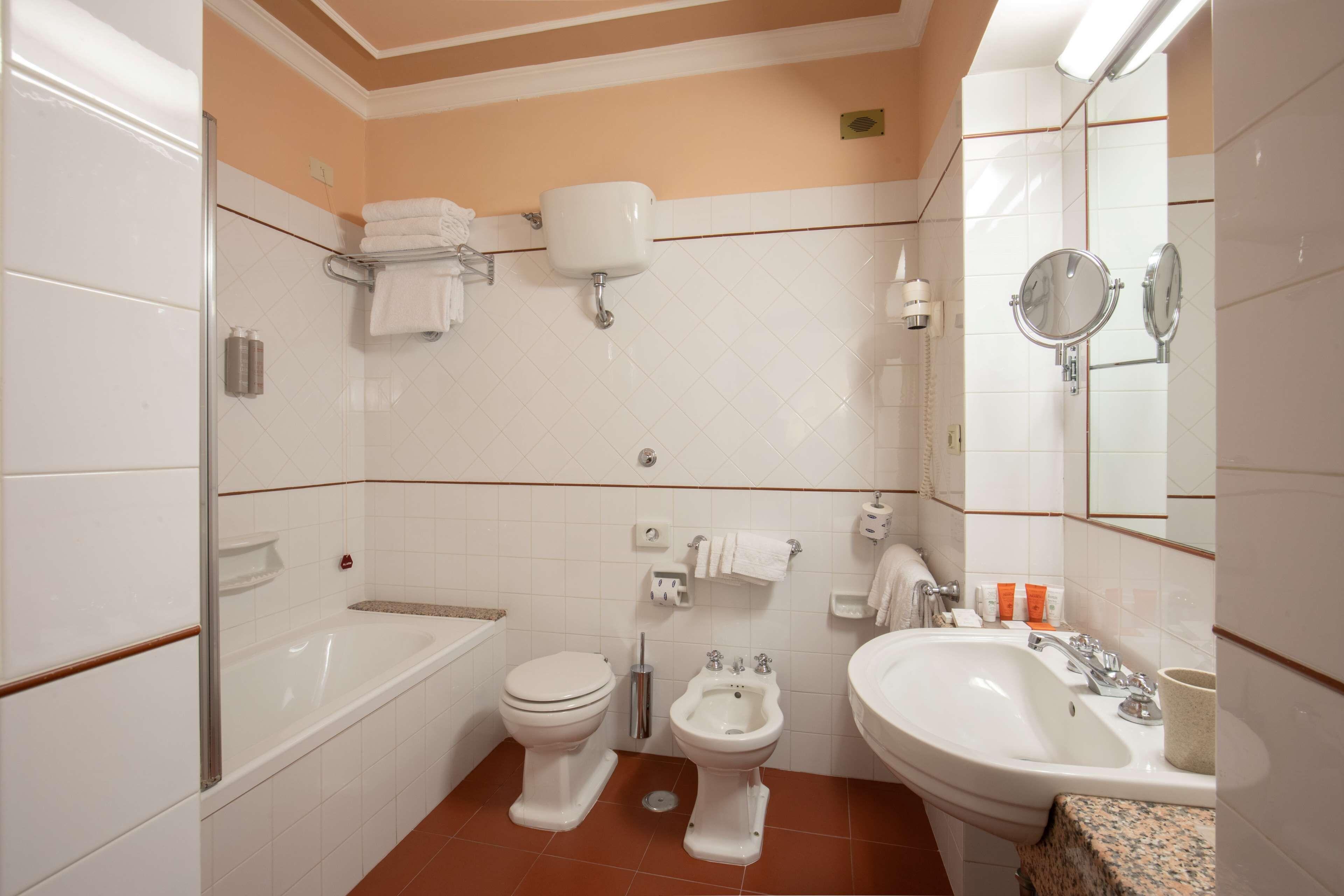 Standard Queen Room Single Bed Non-Smoking