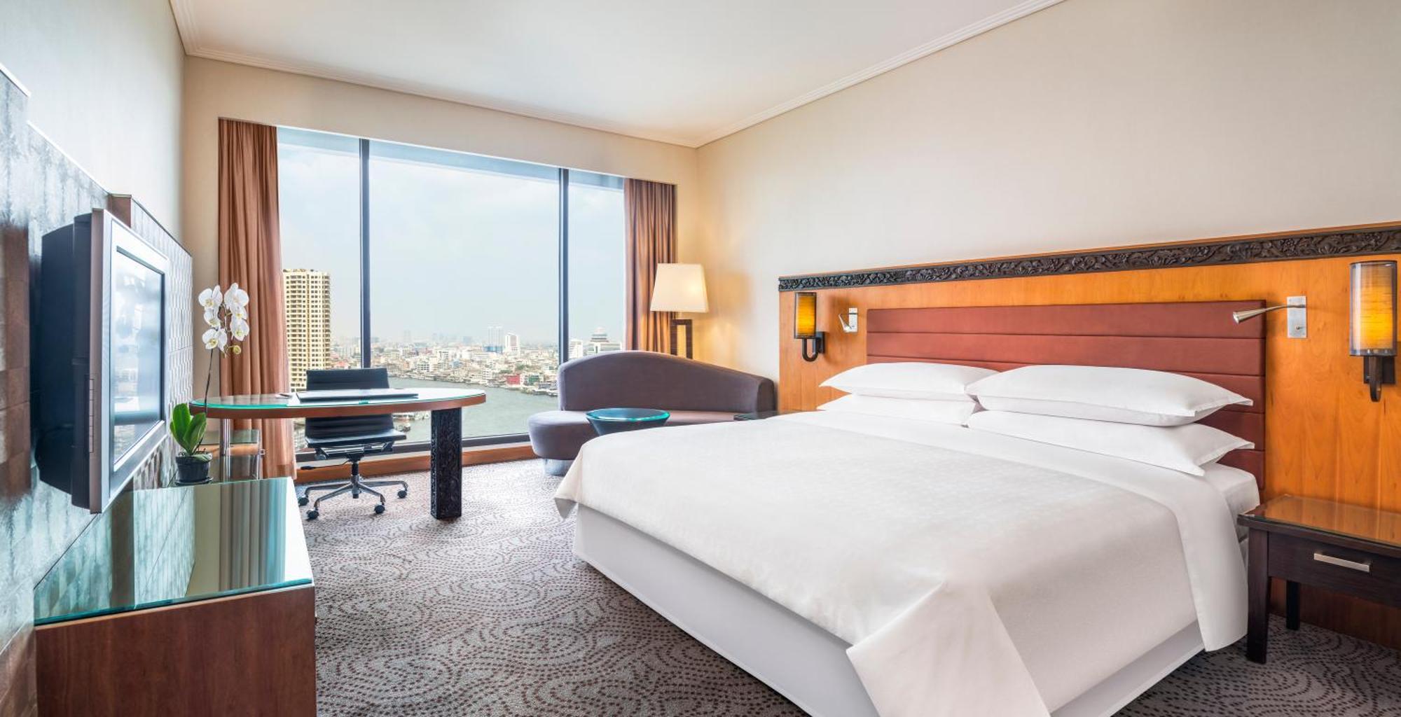 Club Deluxe Club lounge access Guest room 1 King River view