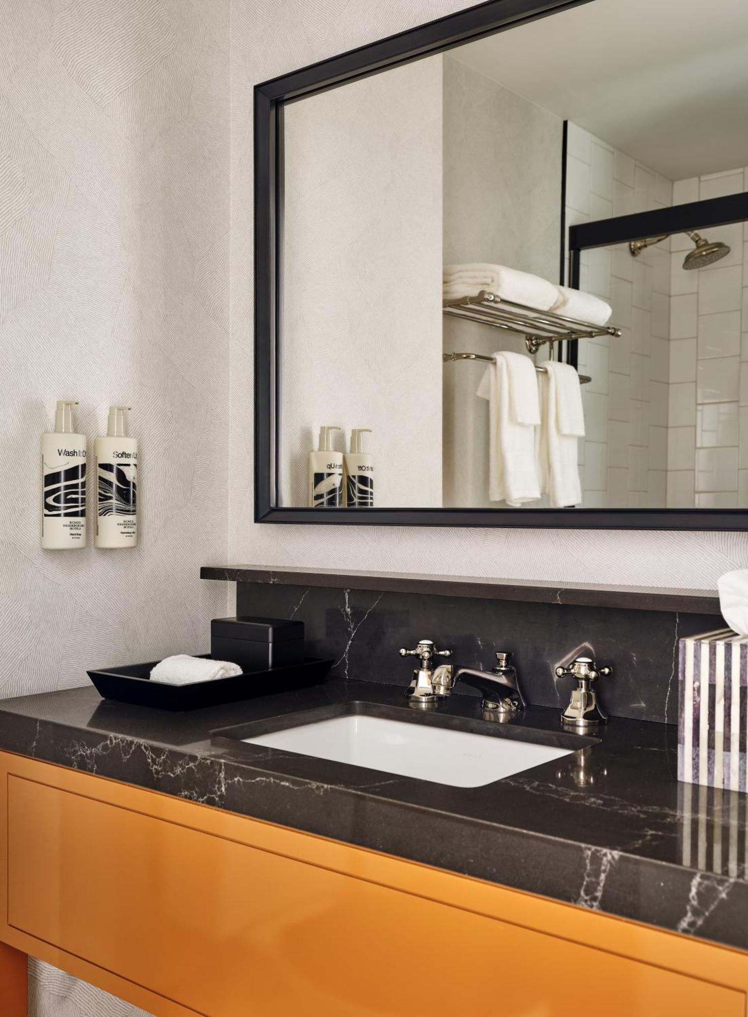 King Room with Roll-In Shower - Disability Access,1548179941:JPEG
